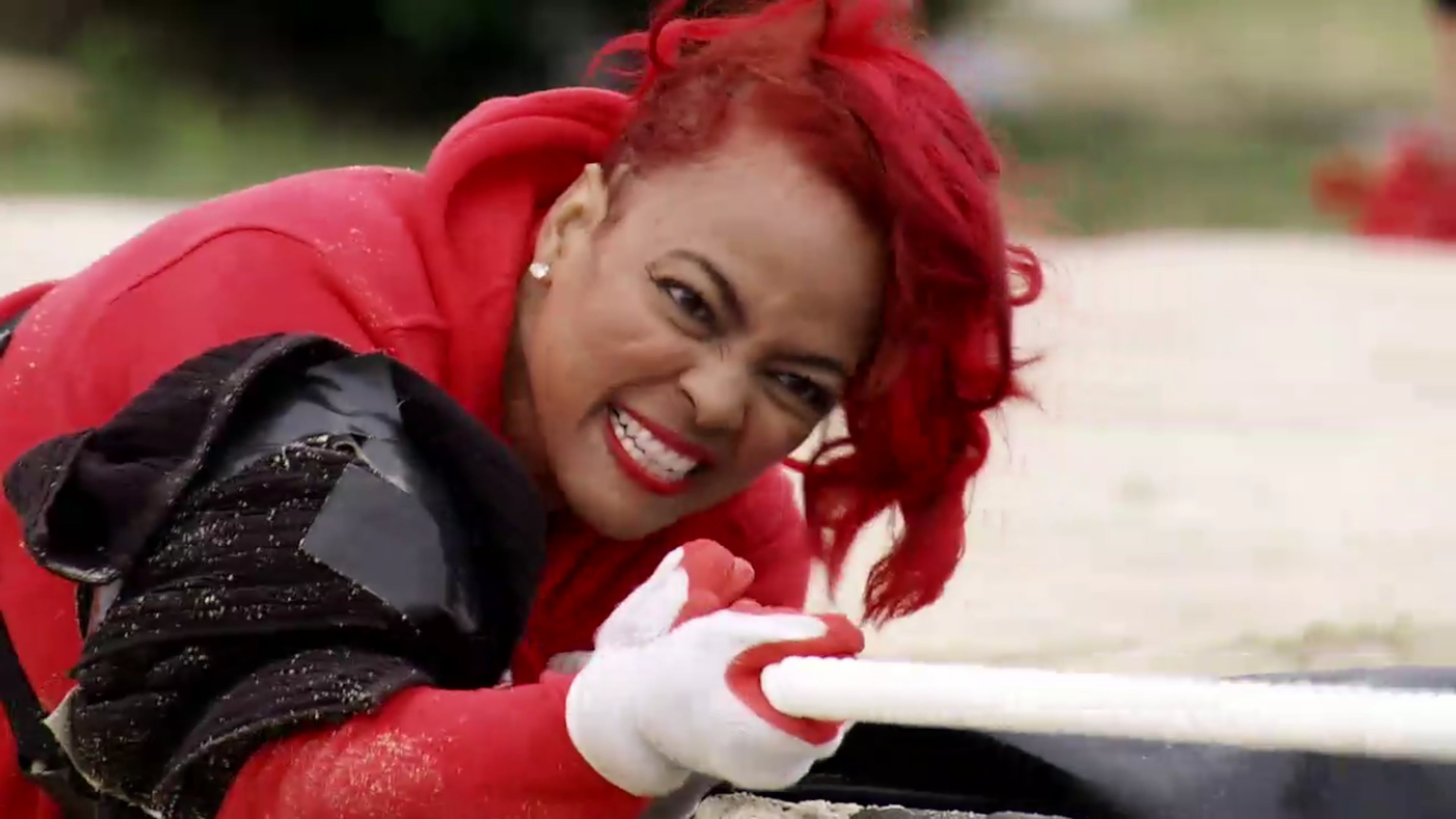 Marietta's Kim Fields ("Facts of Life," "Living Single") shows her fiery competitive side during the "Battle of the Network Stars" tug of war. CREDIT: ABC