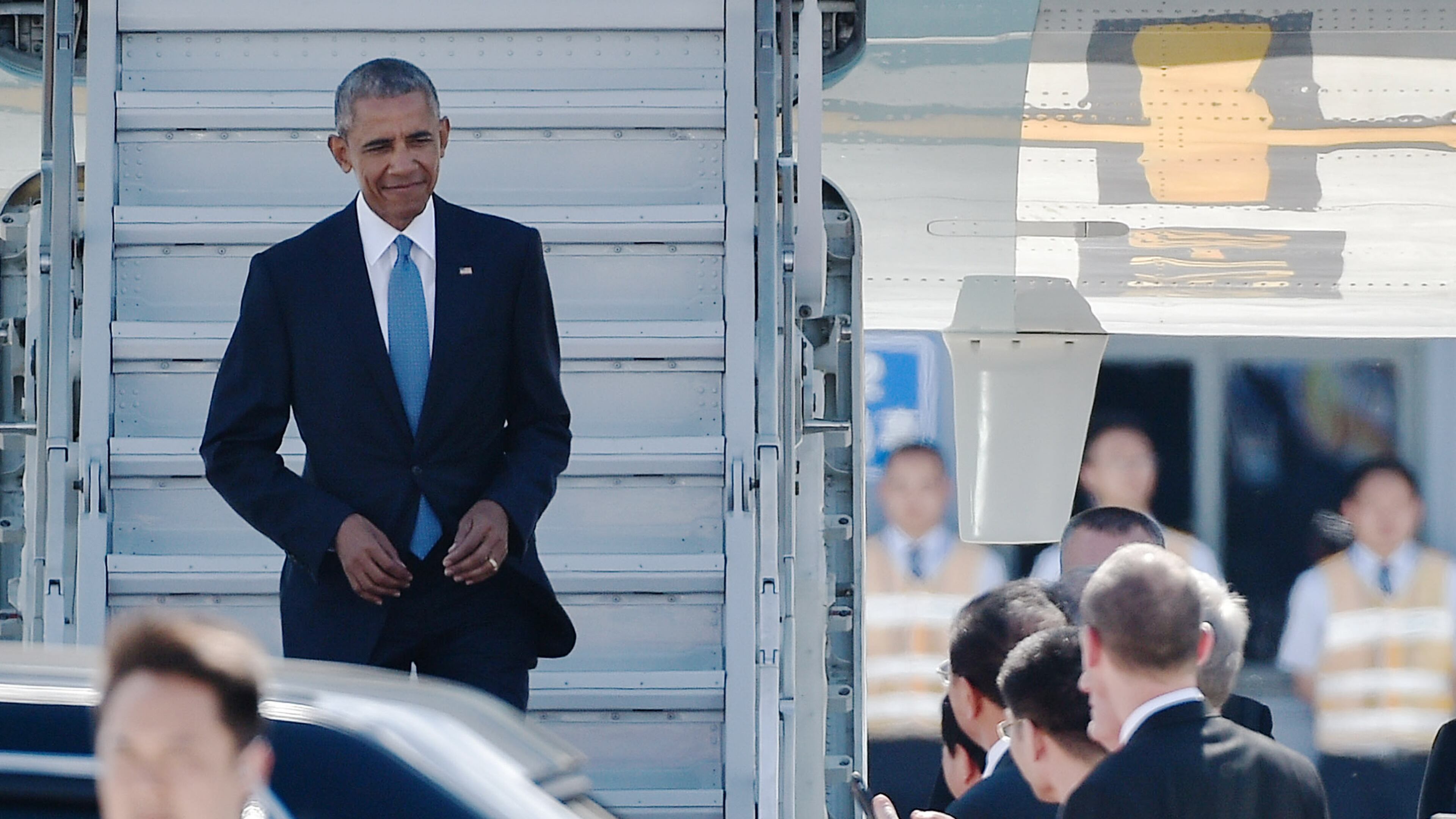 HANGZHOU, CHINA - SEPTEMBER 03: U.S. President Barack Obama arrives on Air Force One for the 2016 G20 State Leaders Hangzhou Summit at the Hangzhou Xiaoshan International Airport on September 3, 2016 in Hangzhou, China. (Photo by Etienne Oliveau/Getty Images)