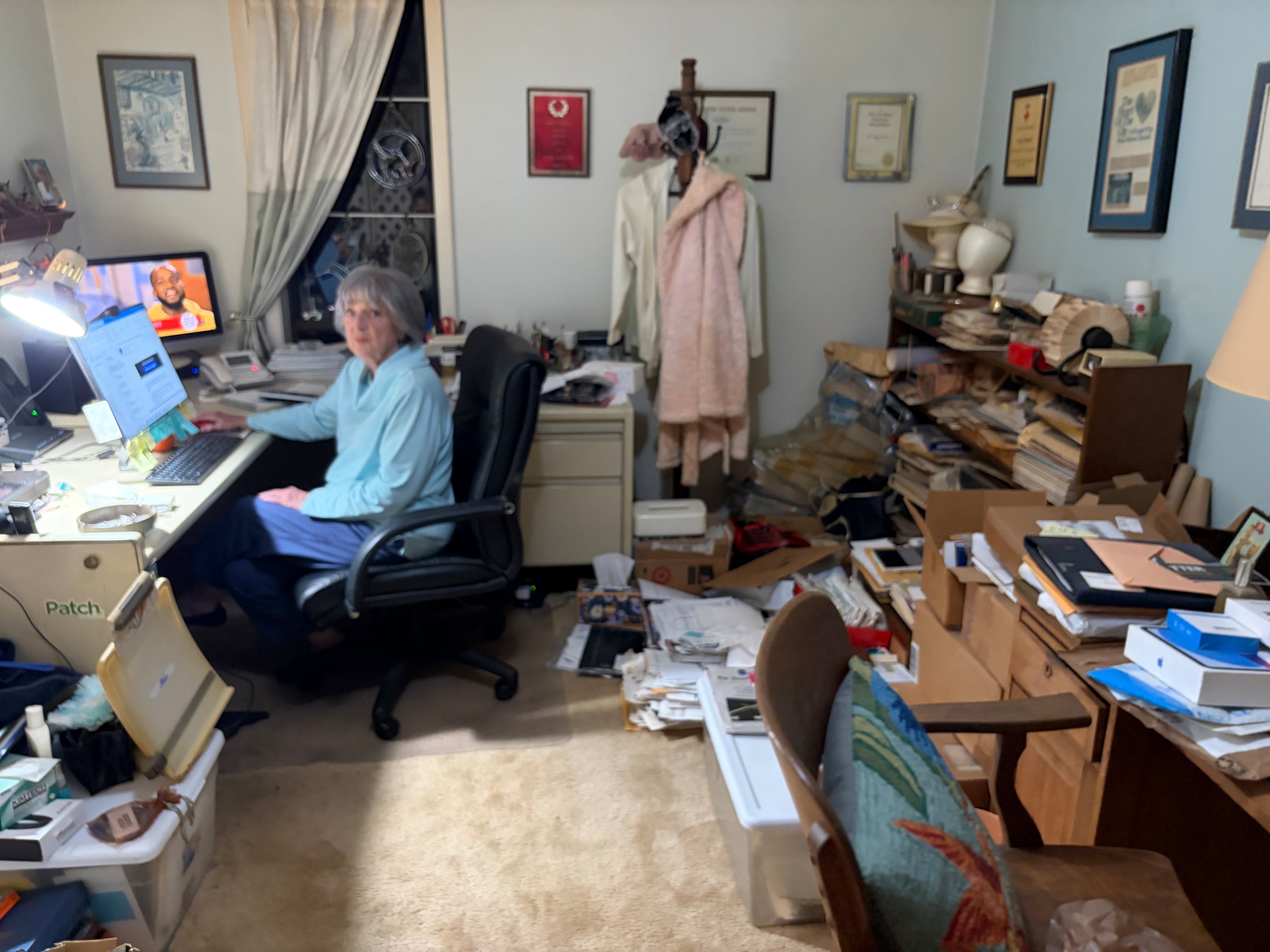 Former Atlanta Journal-Constitution obit writer Kay Powell in her home office. (Bill Torpy/AJC)