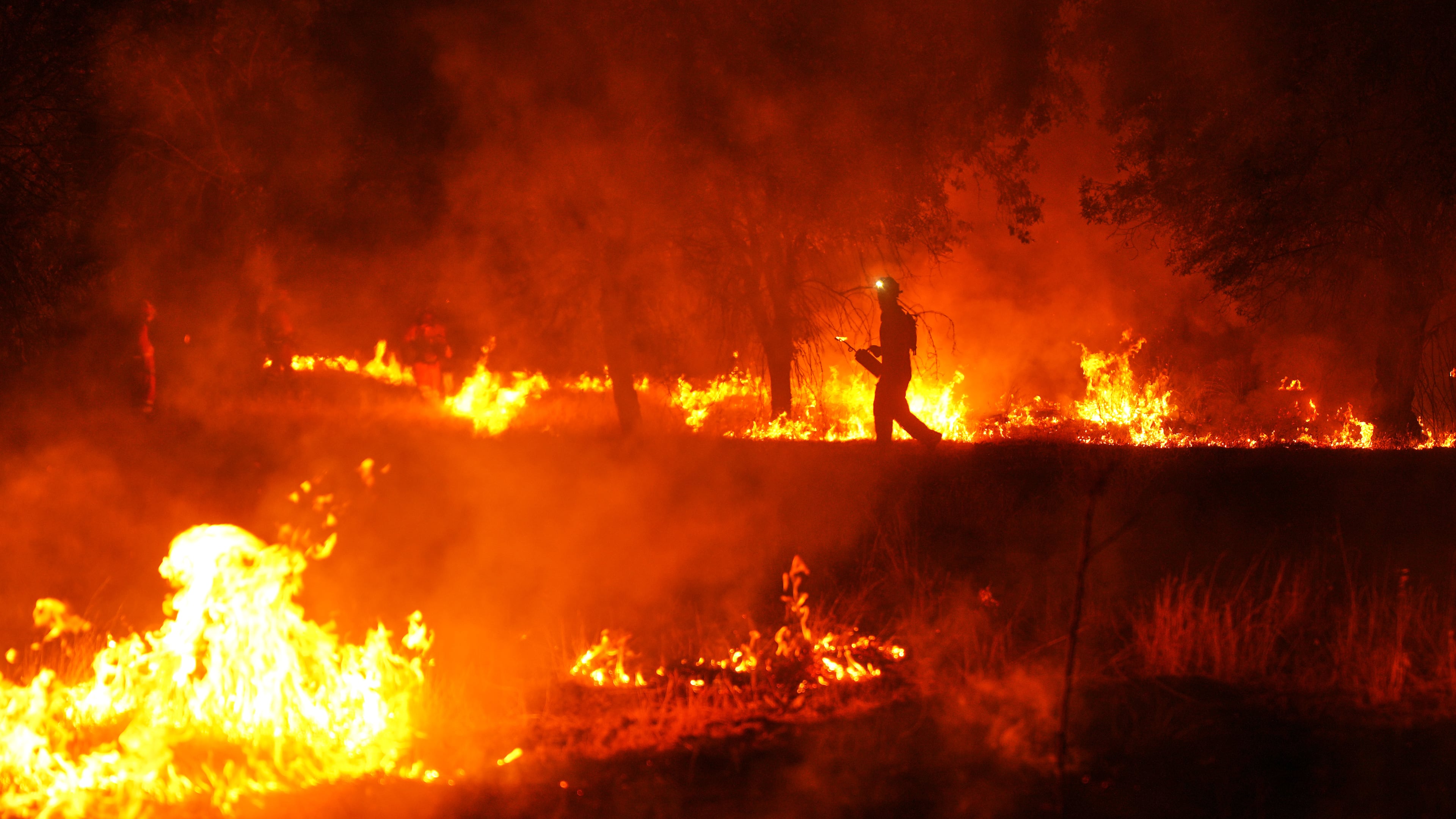 Firefighters use controlled burning to halt a wildfire that continues to spread near Cebreros, Ávila province, Spain, Tuesday, July 28, 2026. (AP Photo/Manu Fernandez)