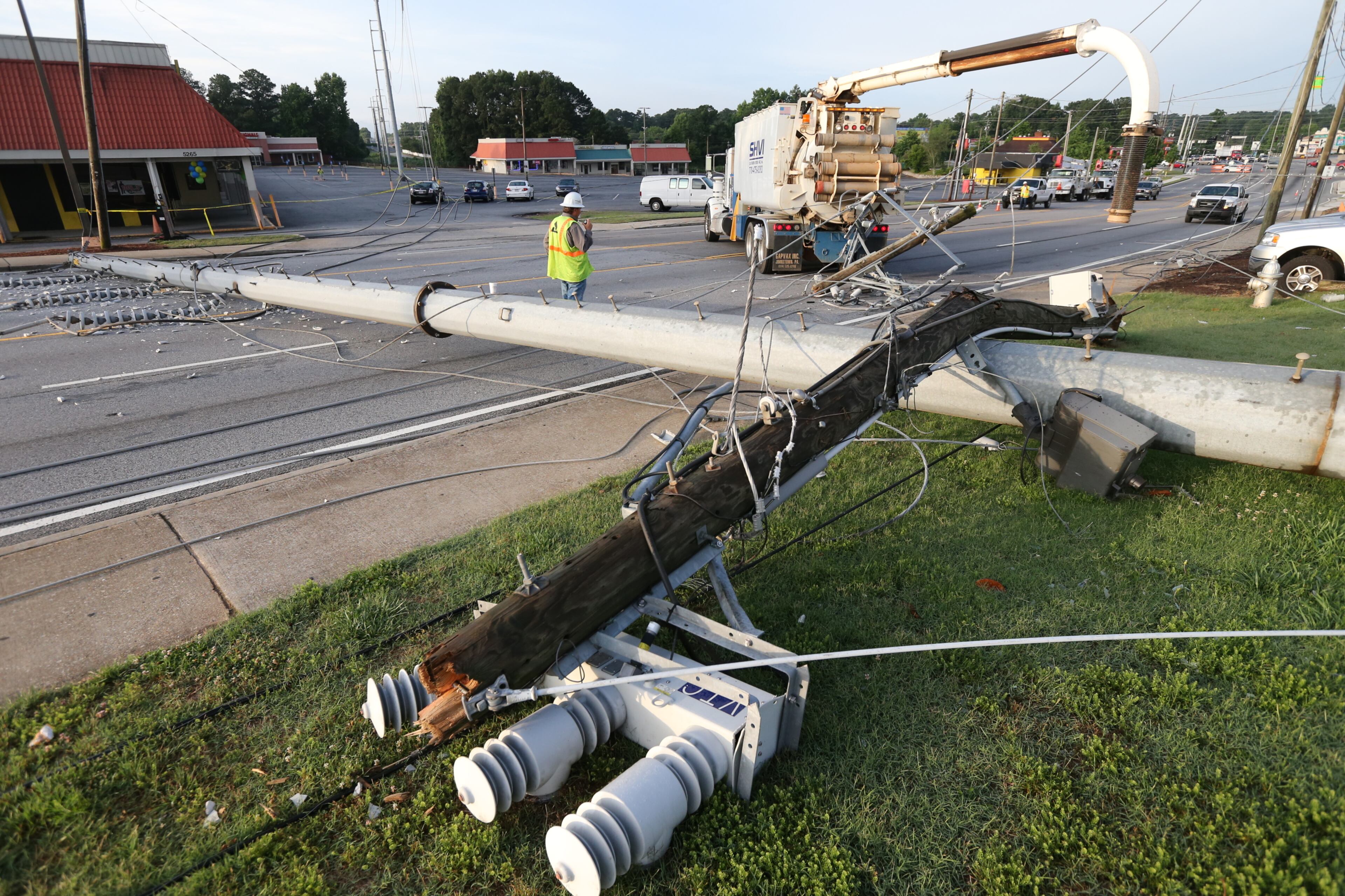About 500 Georgia Power customers, including a nearby shopping center, were without power at 7 a.m. JOHN SPINK/JSPINK@AJC.COM