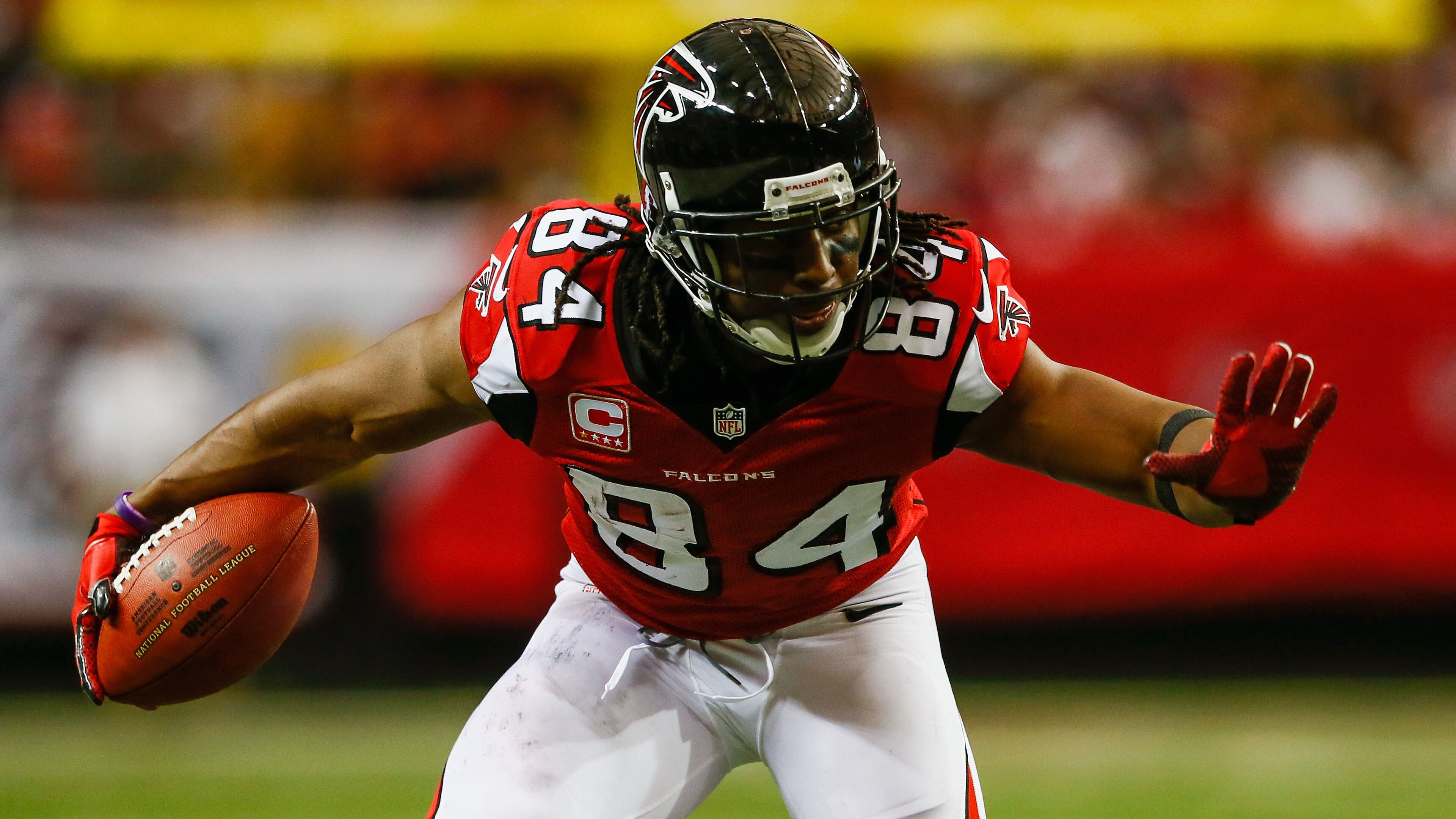 Roddy White of the Falcons runs after a reception in the second half against the Pittsburgh Steelers at the Georgia Dome on December 14, 2014 in Atlanta, Georgia. (Photo by Kevin C. Cox/Getty Images)