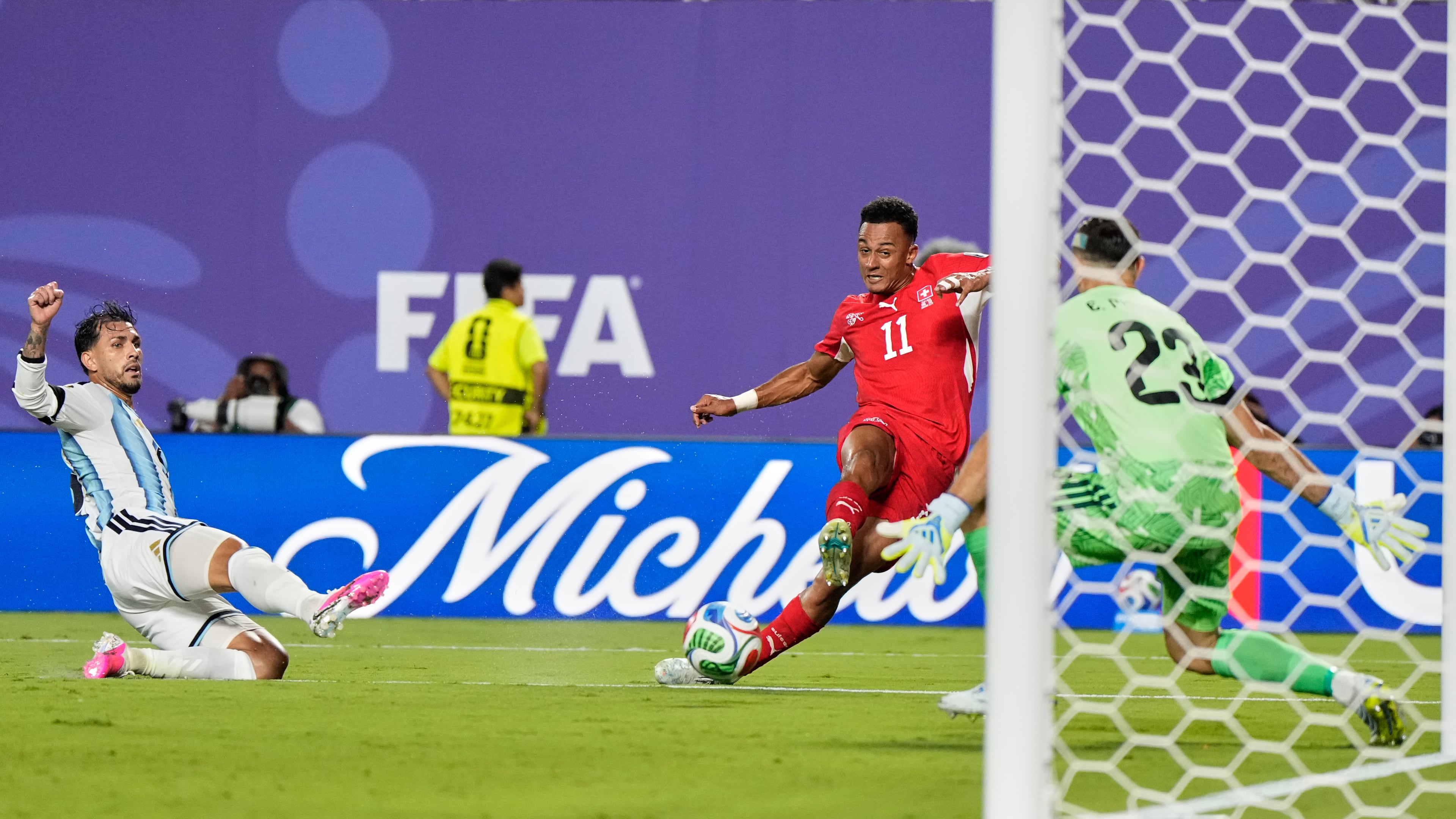 Switzerland's Dan Ndoye (11) scores his team's first goal during the World Cup quarterfinal soccer match between Argentina and Switzerland in Kansas City, Mo., Saturday, July 11, 2026. (AP Photo/Ashley Landis)