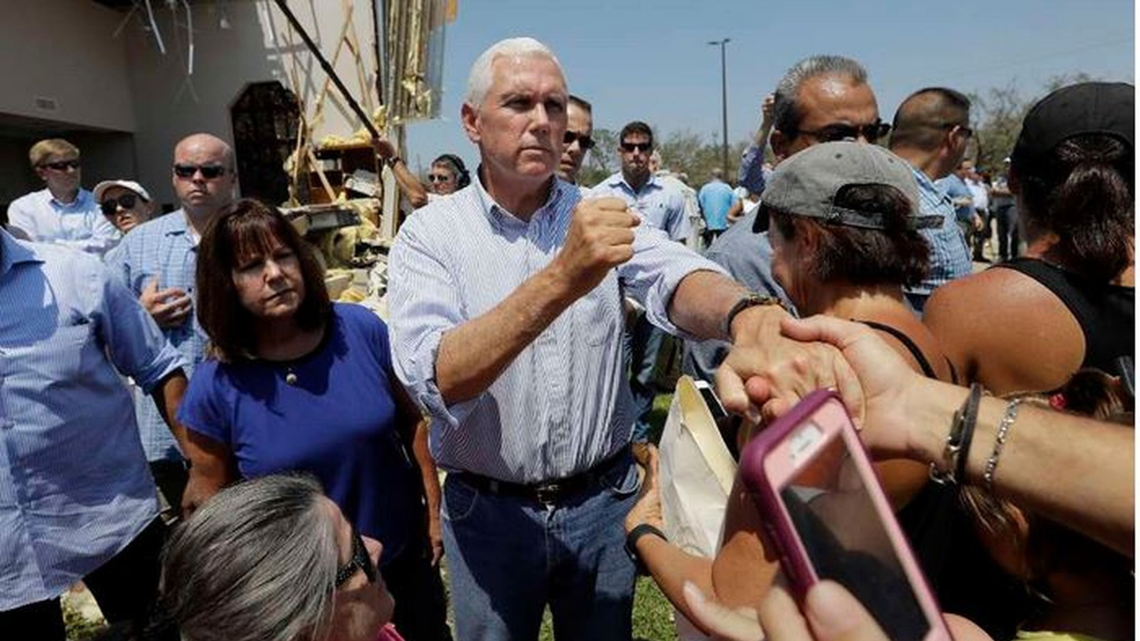 Vice President Mike Pence and his wife Karen visit victims of Hurricane Harvey in Rockport, Texas, on Aug. 31, 2017. (AP photo)