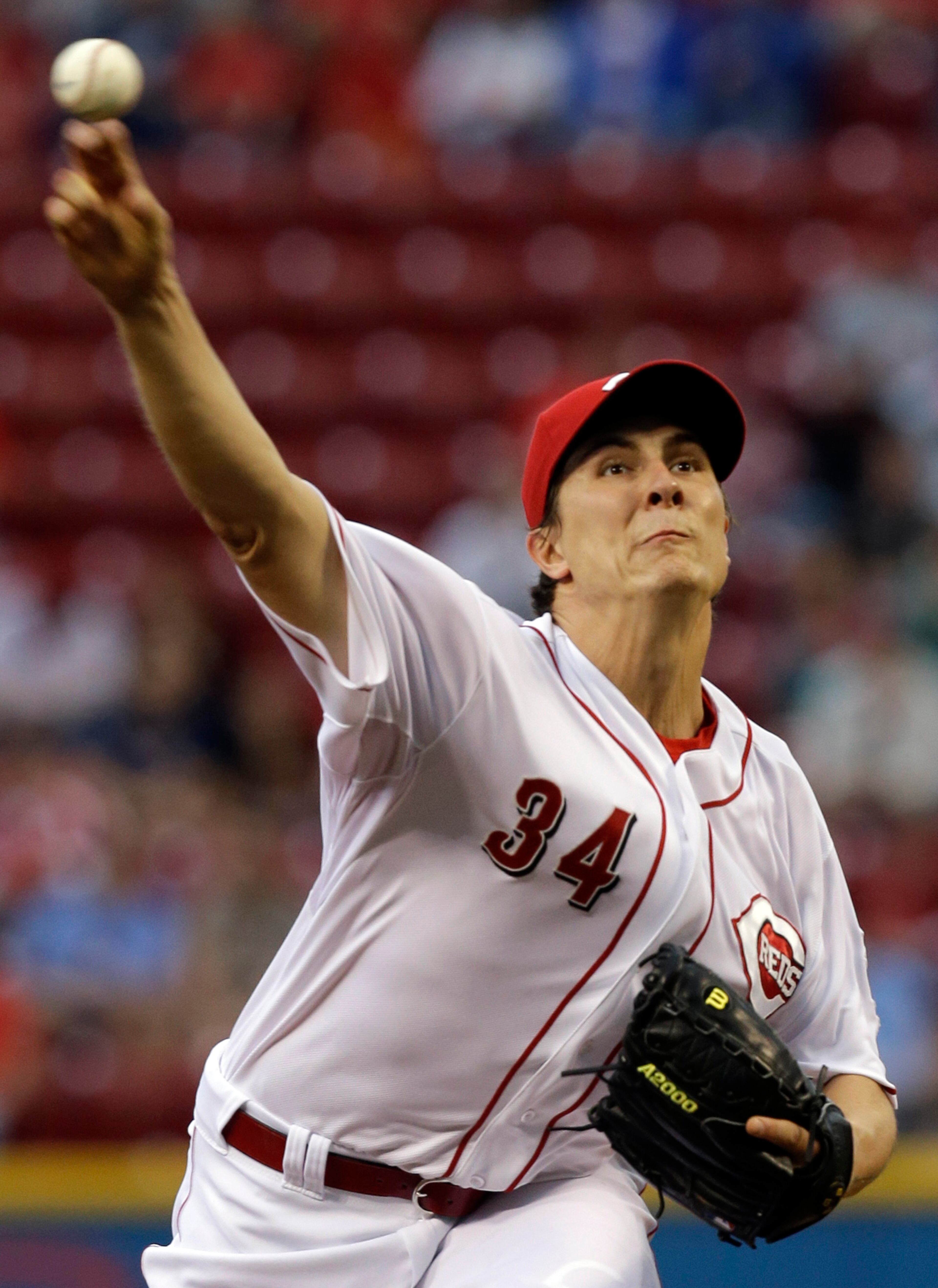 Reds starter Homer Bailey throws against the Braves.