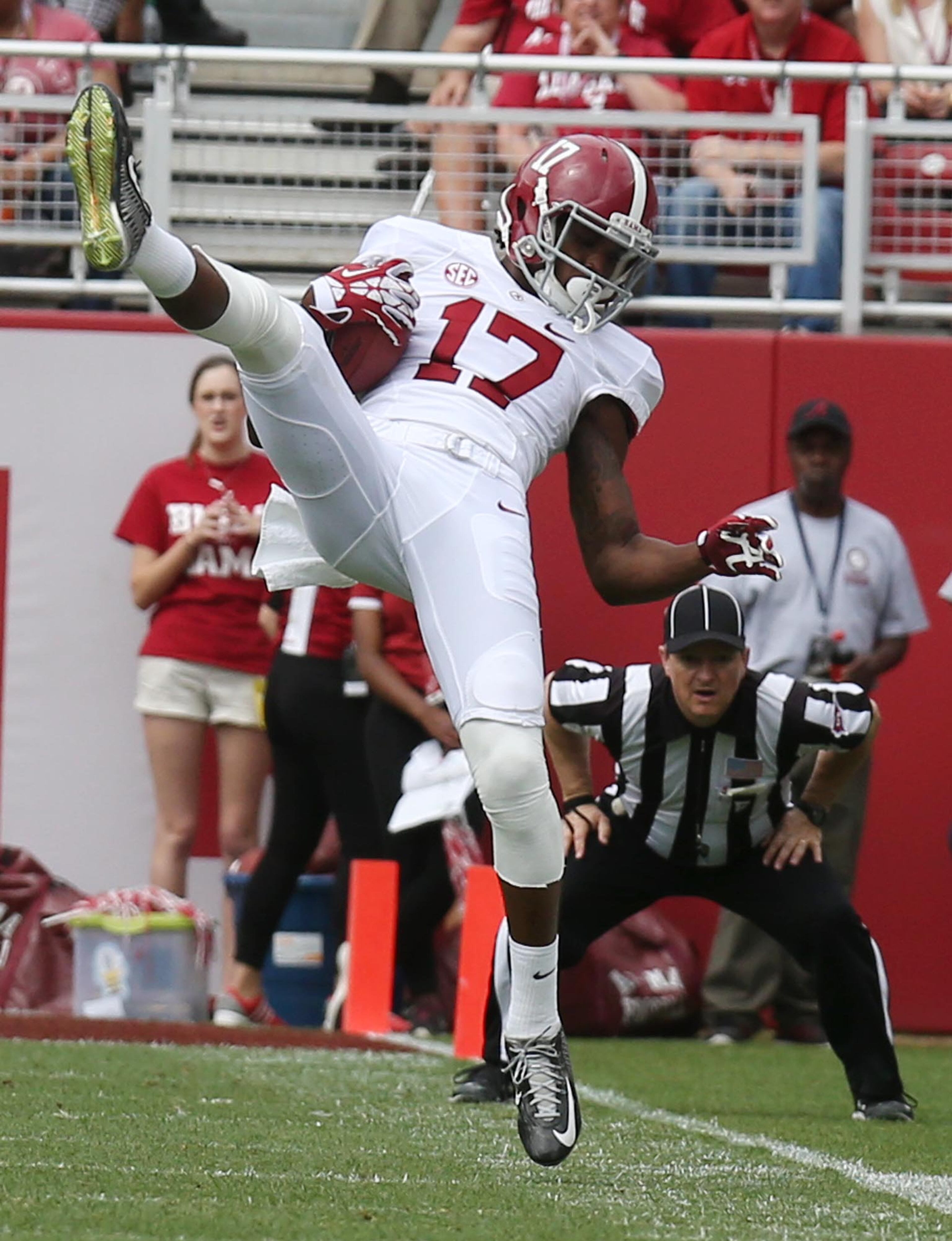 Alabama wide receiver Cam Sims makes a catch during an NCAA college spring football game at Bryant-Denny Stadium in Tuscaloosa, Ala. on Saturday April 16, 2016. (Erin Nelson/The Tuscaloosa News via AP)