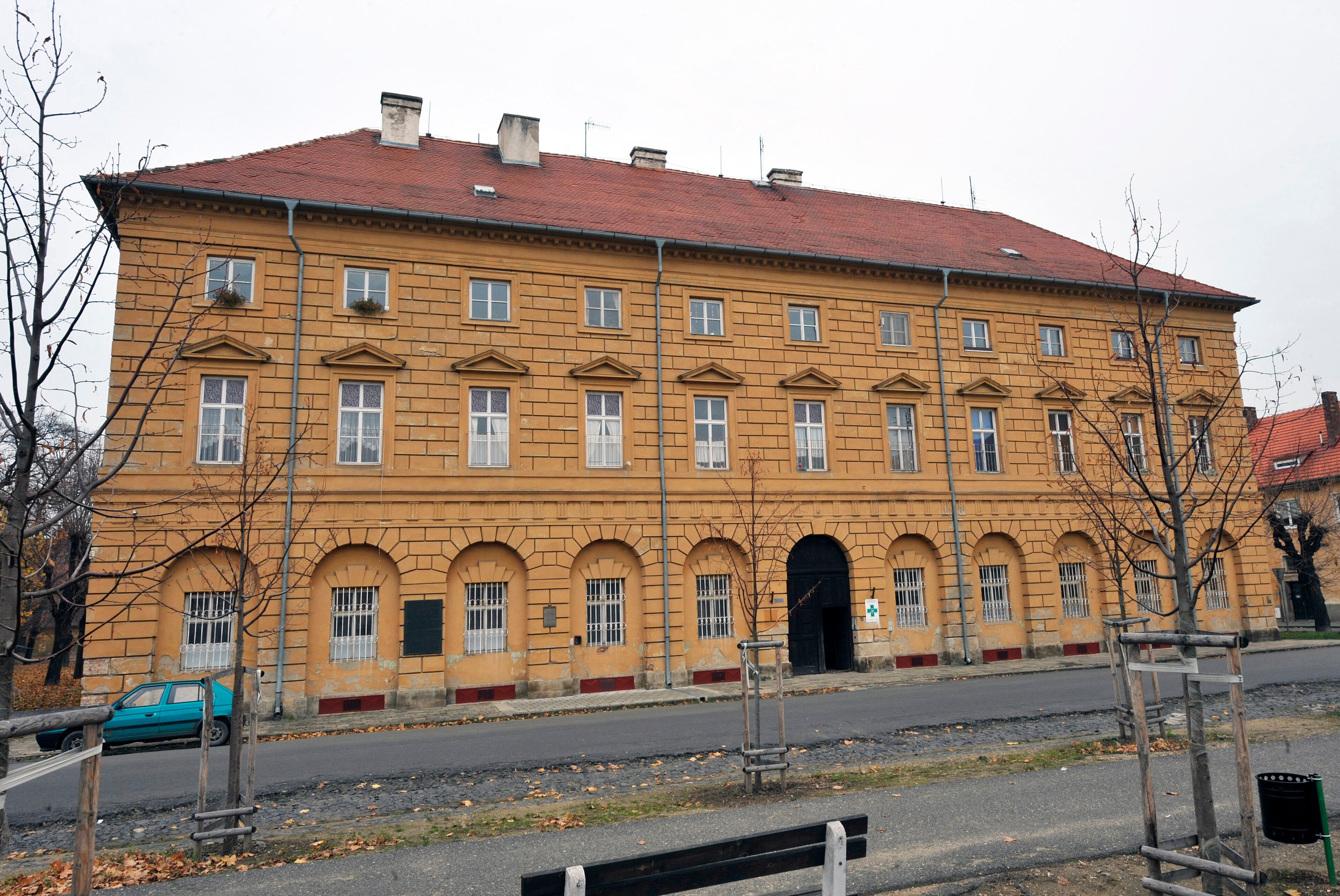 A recent photo of where Reiner lived in Terezin: Building L410, a girls’ barracks. Ilse lived in room No. 24. The room was small – the size of a bedroom – with three-story bunks and straw mattresses. The room faced the main square with lime trees that still stand today.