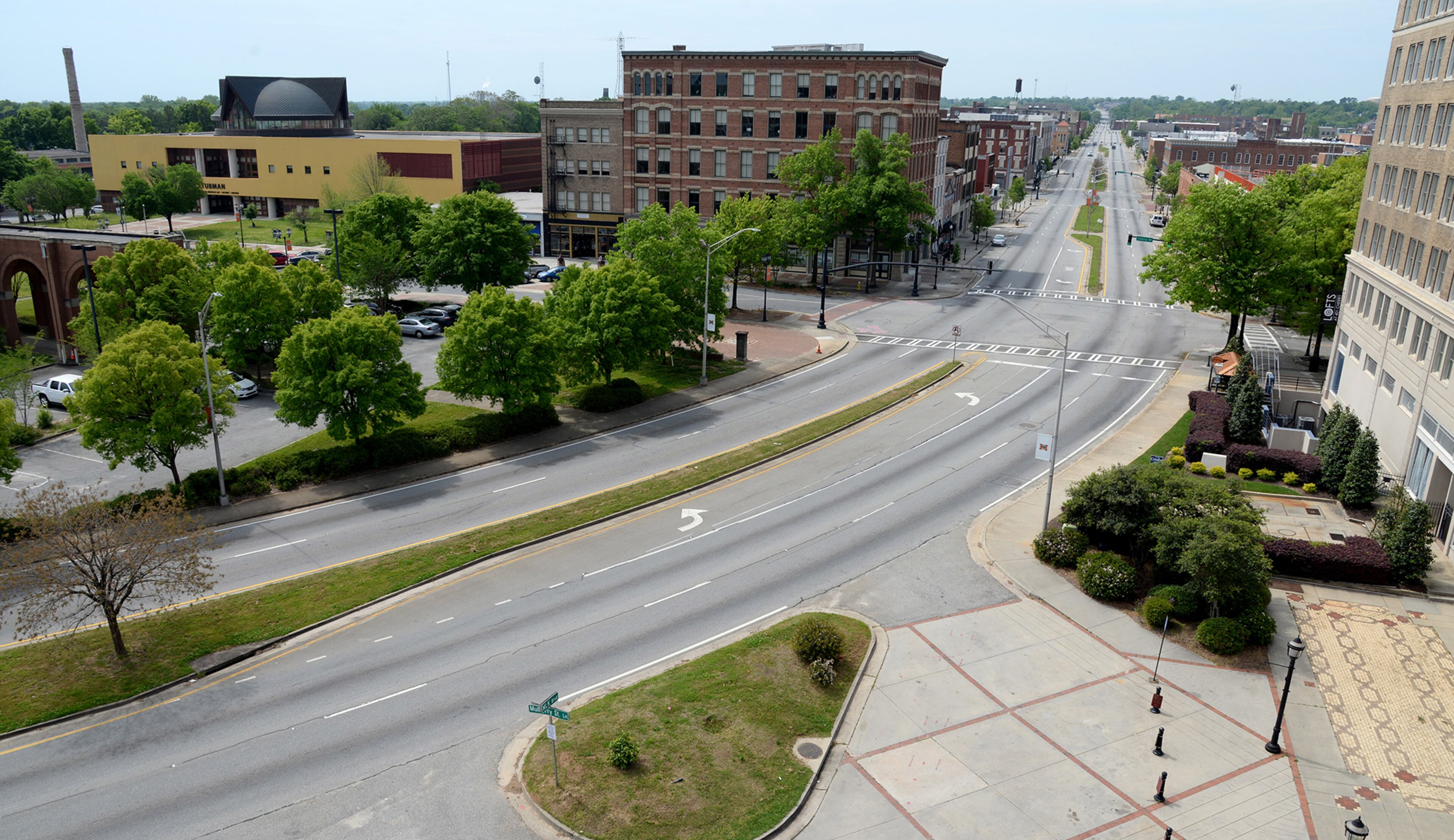 04/05/20 - Macon - Jenna Eason / jennaeasonphotography@gmail.com
The intersection of Martin Luther King Jr. Boulevard and Cherry Street in downtown Macon sits empty on Sunday, Apr. 5. Georgia Gov. Brian Kemp issued a shelter-in-place executive order that went into effect Friday, Apr. 3. Jenna Eason / jennaeasonphotography@gmail.com