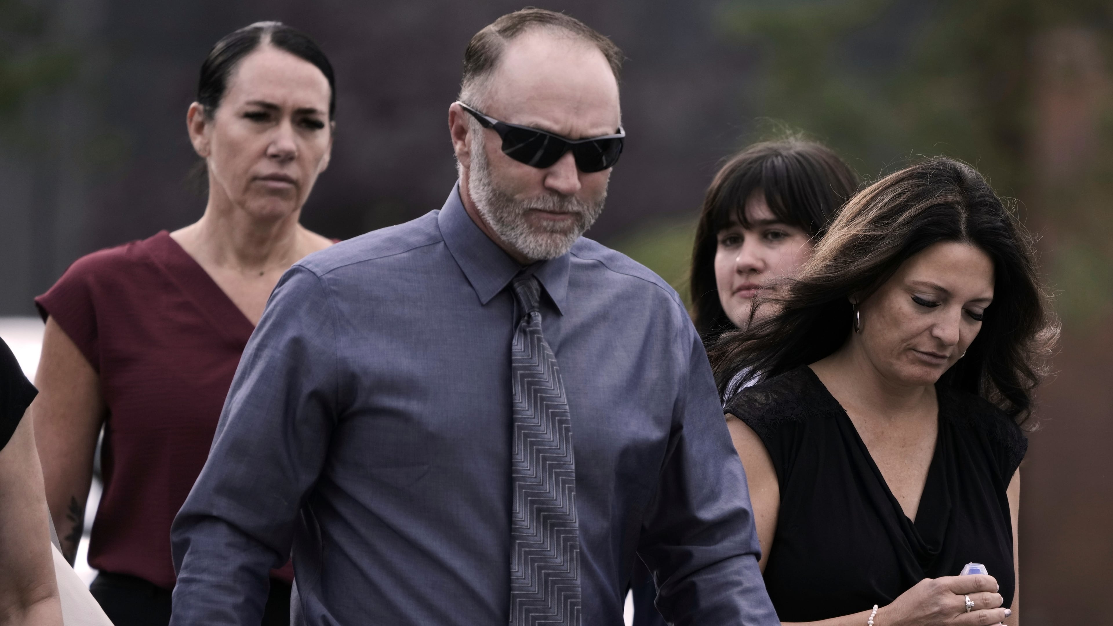 Tyler Robinson’s parents, Matt Robinson and Amber Robinson, right, arrive at the Fourth District Courthouse, Tuesday, July 7, 2026, in Provo, Utah, ahead of a hearing for Tyler Robinson, who is accused in the fatal shooting of Charlie Kirk. (AP Photo/Spenser Heaps)