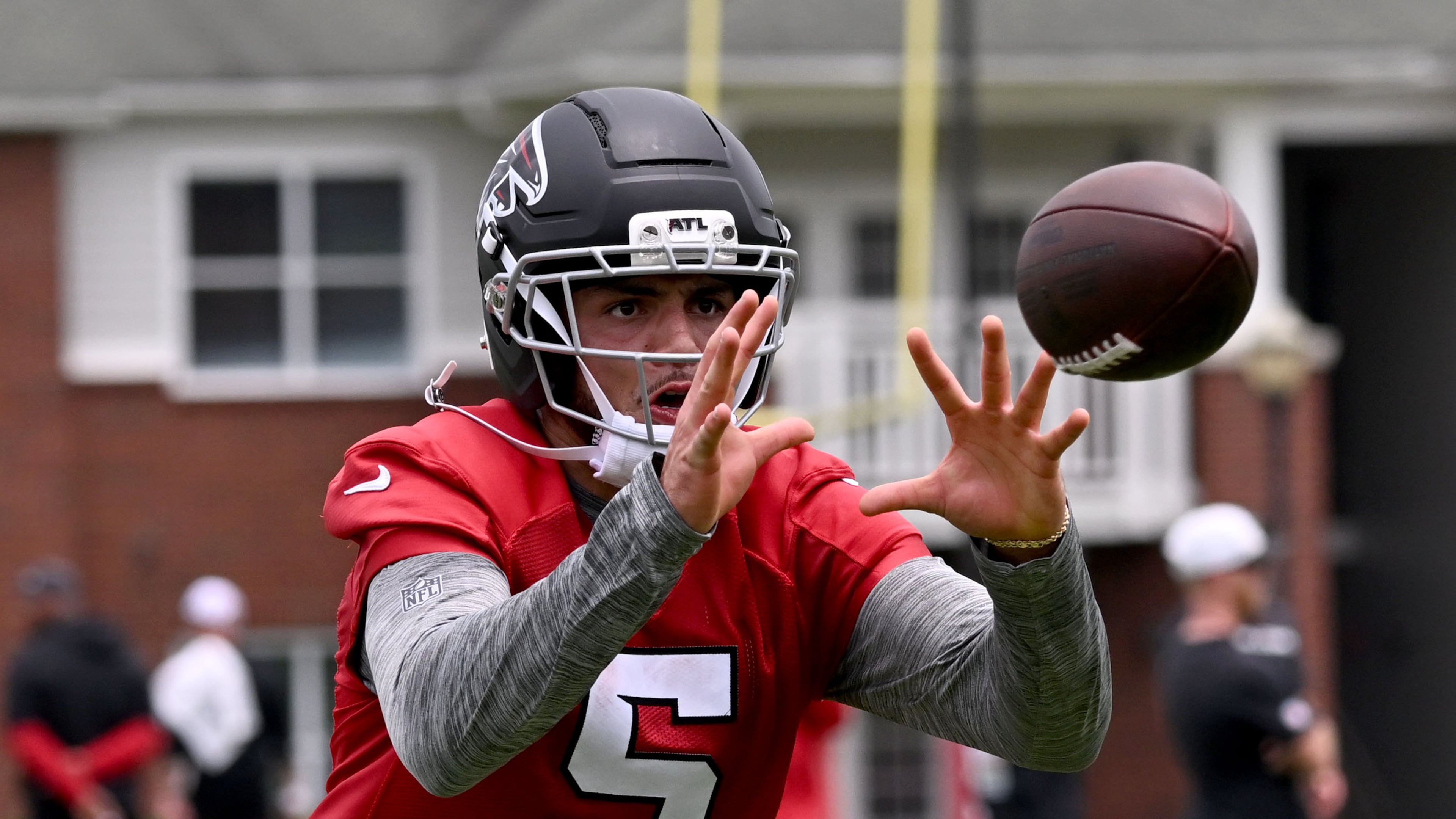 Atlanta Falcons wide receiver Drake London (5) runs a drill during an OTA workout at Atlanta Falcons Training Facility on Wednesday, May 27, 2026, in Flowery Branch. (Hyosub Shin/AJC)