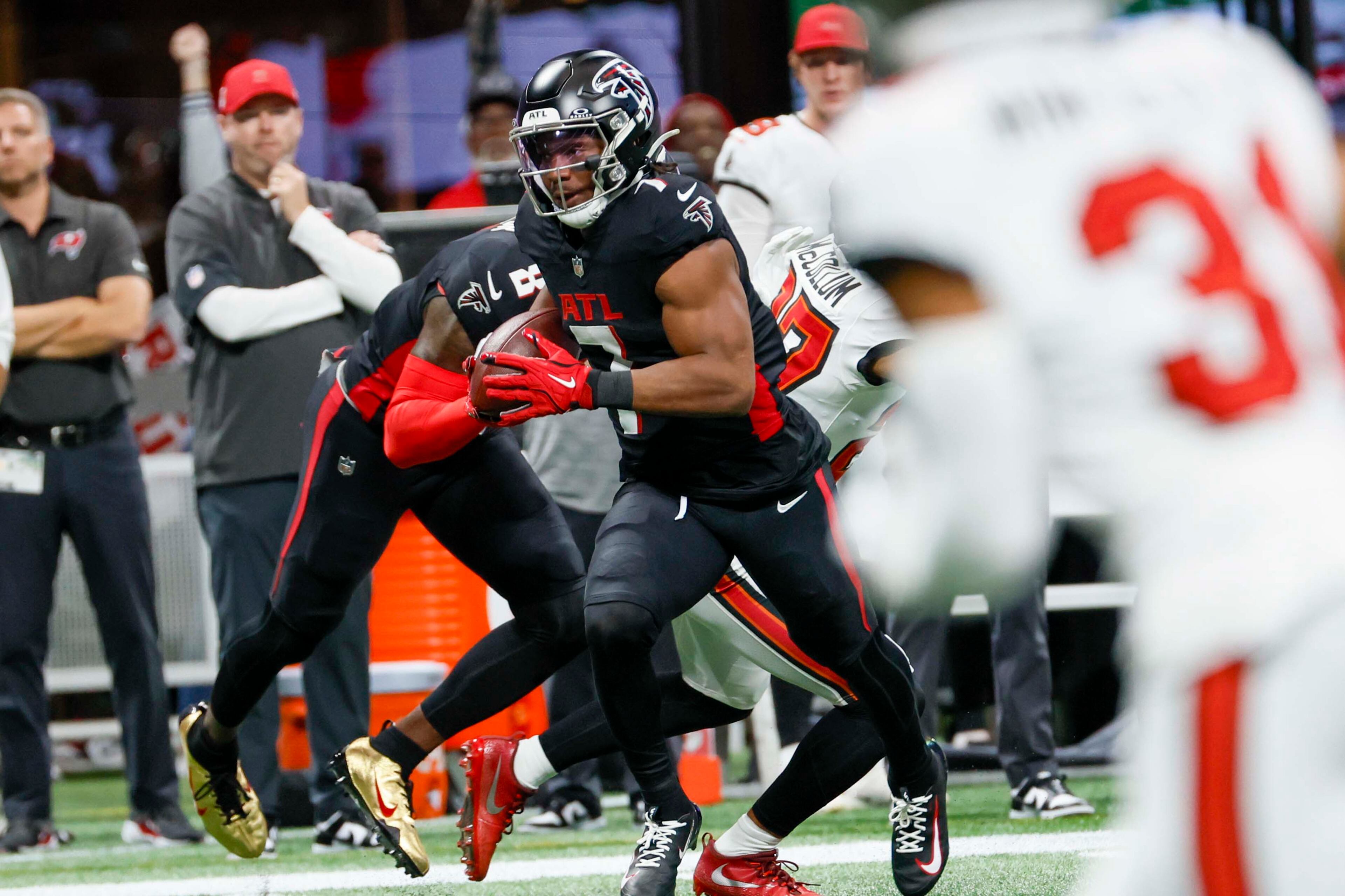 Atlanta Falcons running back Bijan Robinson (7) brakes the tackle as he runs for a touchdown during the first half of an NFL football game against the Tampa Bay Buccaneers at Mercedes-Benz Stadium on Sunday, September 7, 2025, in Atlanta
(Miguel Martinez/ AJC)