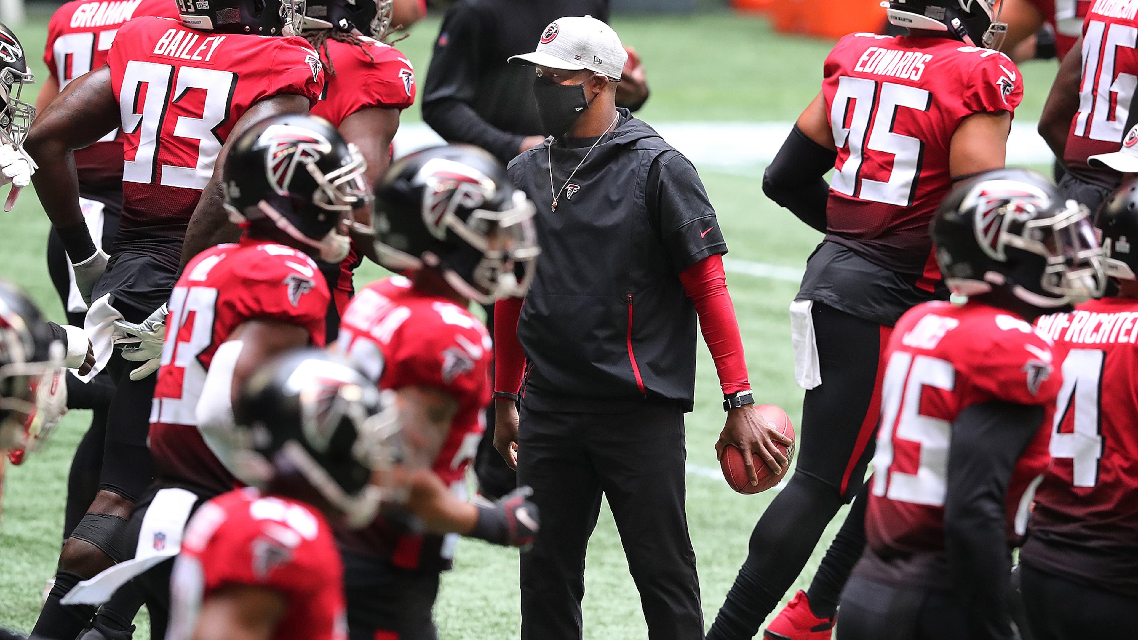 Atlanta Falcons head coach Raheem Morris (center) prepares his team to play the Detroit Lions in an NFL football game on Sunday, Oct 25, 2020 in Atlanta. “Curtis Compton / Curtis.Compton@ajc.com”