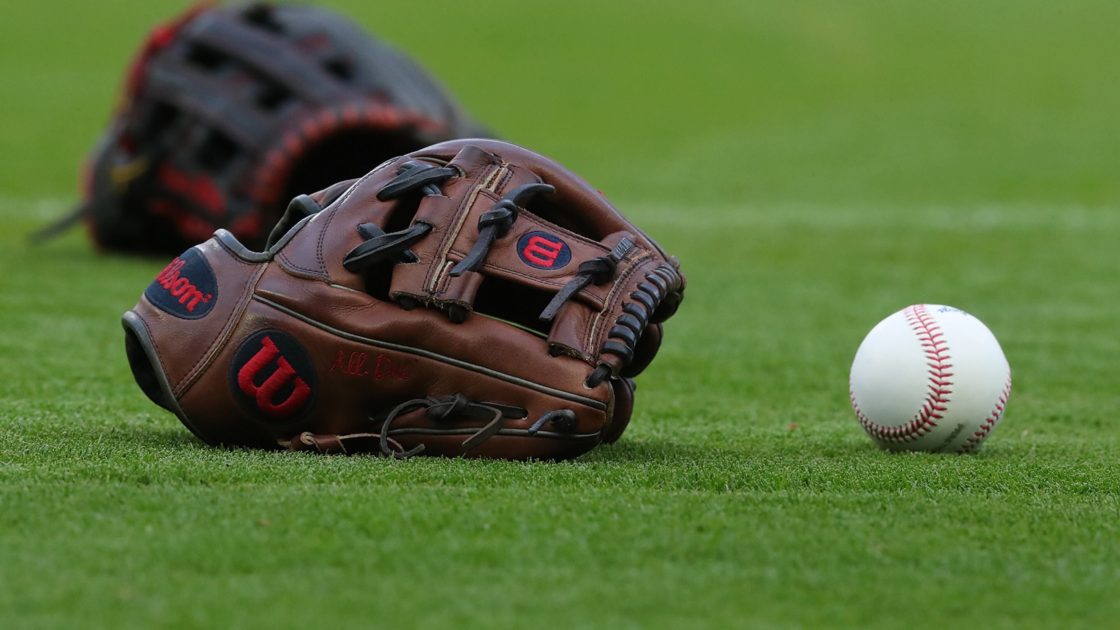 042821 Atlanta: Atlanta Braves shortstop Dansby Swanson’s glove and ball sit on the field while preparing to play the Chicago Cubs in a MLB baseball game on Wednesday, April 28, 2021, in Atlanta. “Curtis Compton / Curtis.Compton@ajc.com”