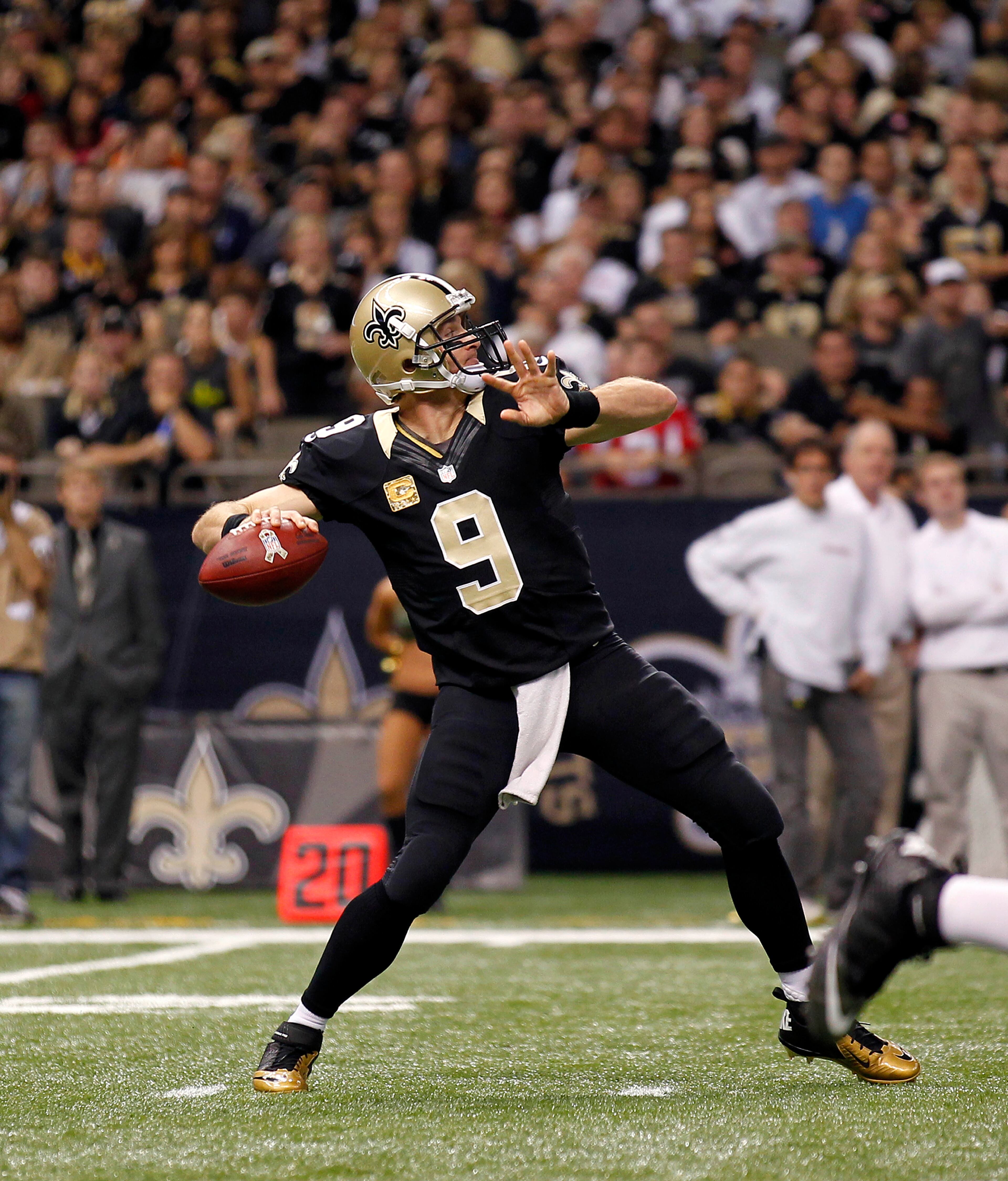 New Orleans Saints quarterback Drew Brees (9) passes in the first half an NFL football game against the Atlanta Falcons at the Mercedes-Benz Superdome in New Orleans, Sunday, Nov. 11, 2012. (AP Photo/Bill Haber)