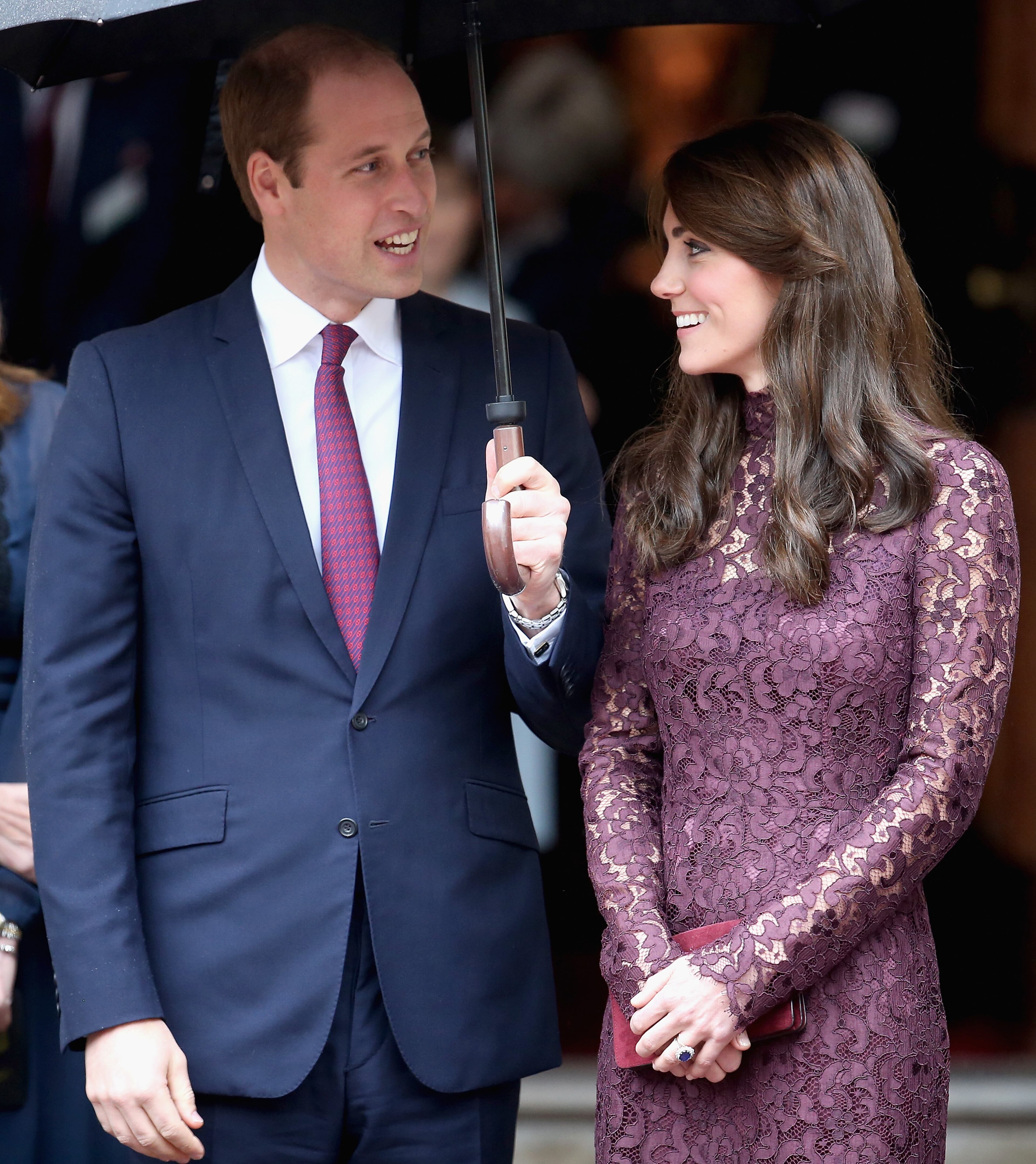 LONDON, ENGLAND - OCTOBER 21: Prince William, Duke of Cambridge and Catherine, Duchess of Cambridge bid farewell to President of the Peoples Republic of China, Mr Xi Jinping and his wife, Madame Peng Liyuan at a GREAT Britain Creative Event at Lancaster House on October 21, 2015 in London, England. The President of the Peoples Republic of China, Mr Xi Jinping and his wife, Madame Peng Liyuan, are paying a State Visit to the United Kingdom as guests of The Queen. They will stay at Buckingham Palace and undertake engagements in London and Manchester. The last state visit paid by a Chinese President to the UK was Hu Jintao in 2005. (Photo by Chris Jackson/Getty Images)
