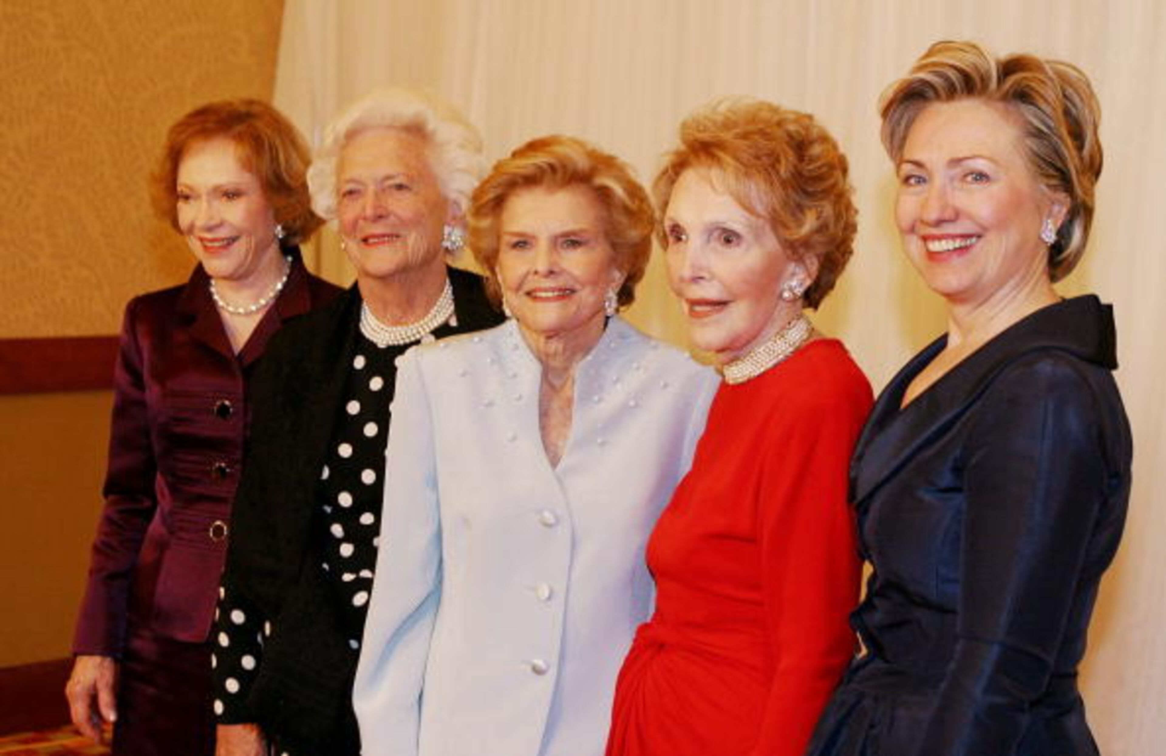 INDIAN WELLS, CA - JANUARY 17: (NO U.S. TABLOID SALES) (L-R) Former first ladies Rosalynn Carter, Barbara Bush, Betty Ford, Nancy Reagan and Hillary Clinton attend the 20th anniversary celebration of the Betty Ford Center January 17, 2003 in Indian Wells, California. (Photo by David Hume Kennerly/Getty Images)