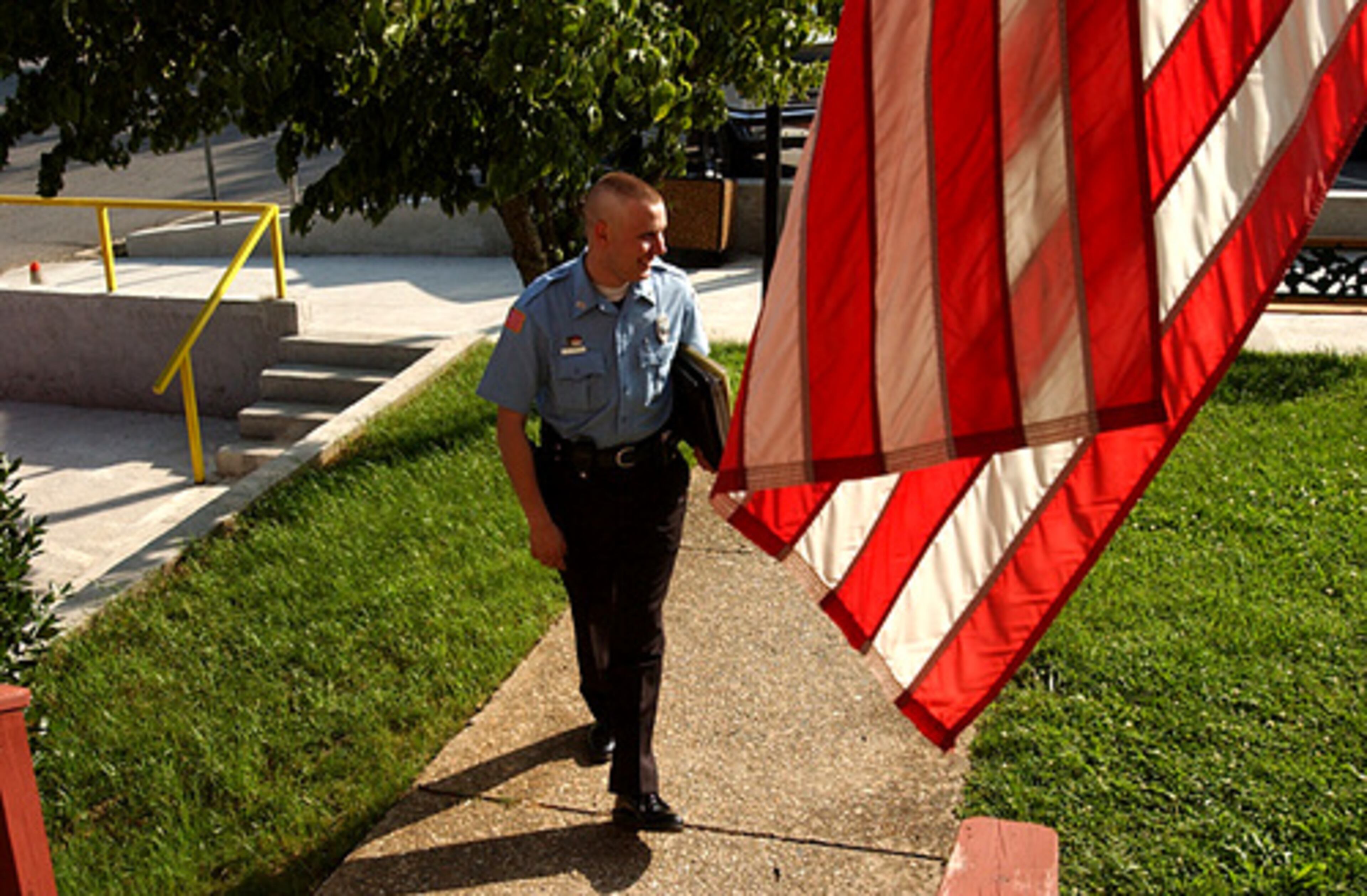 Jeff Postell outide the Murphy police department a few days after catching Rudolph.