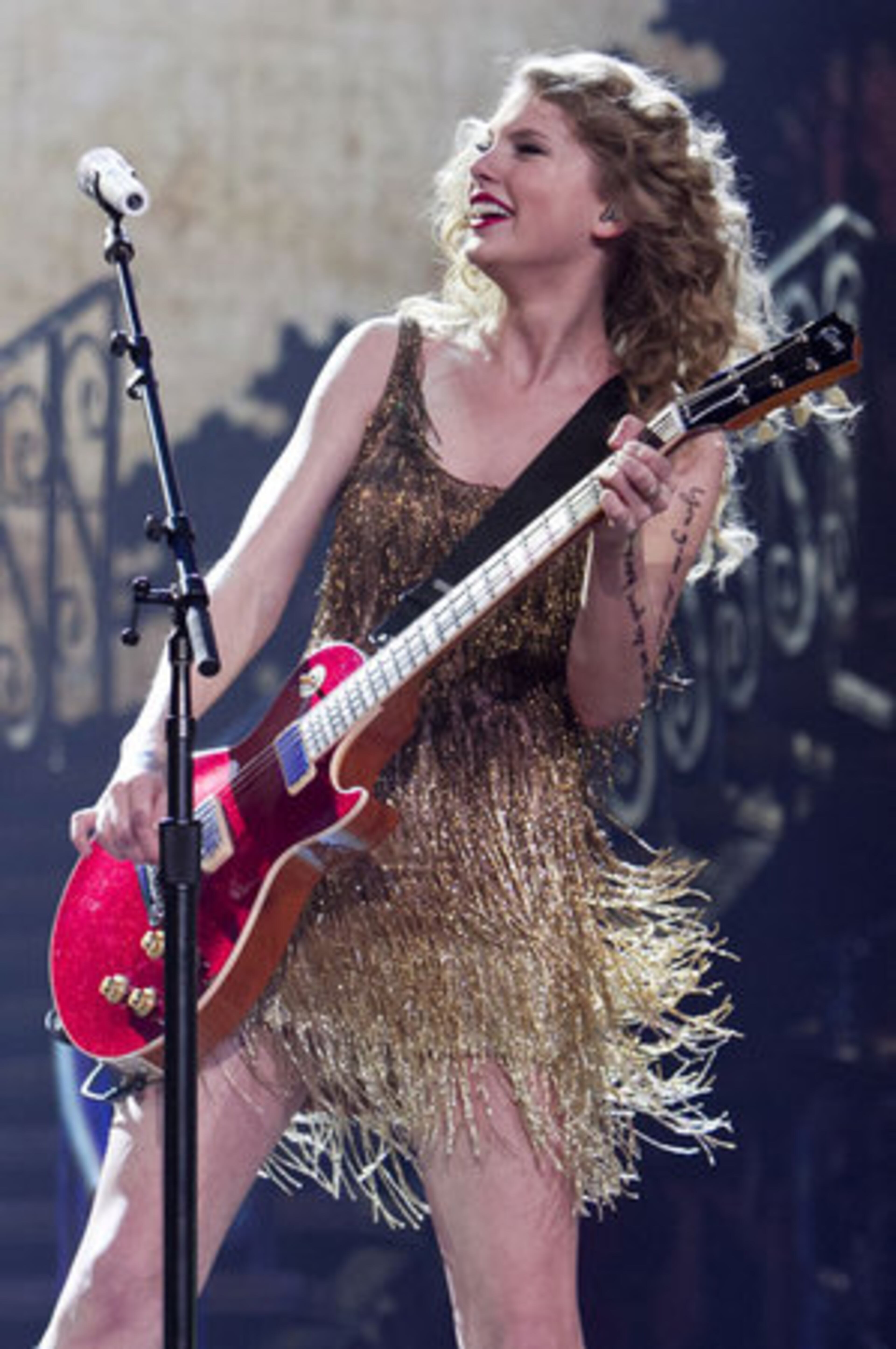Taylor Swift rocks out on the guitar as she performs her song "Mine."