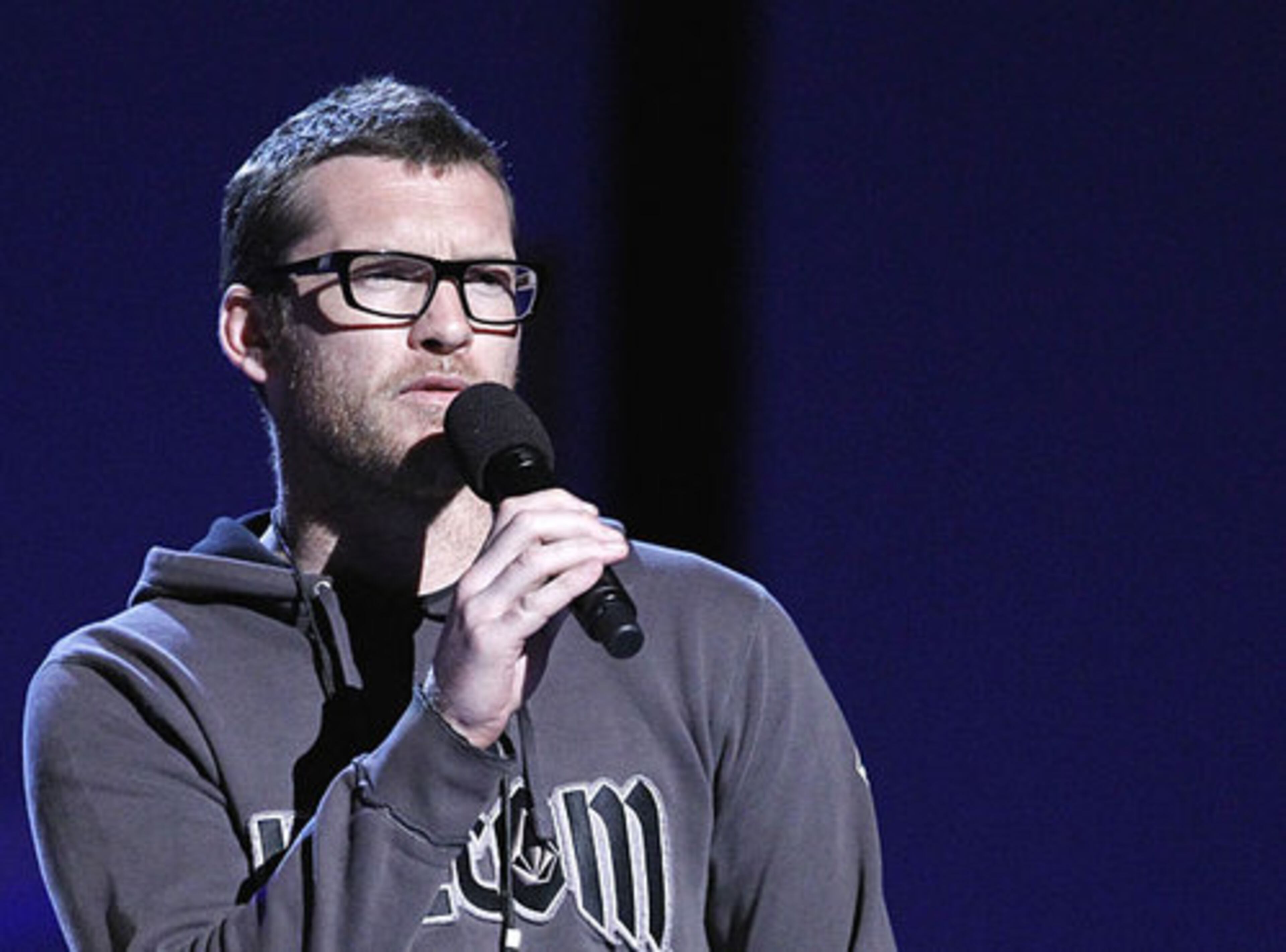 Sam Worthington looks a little distracted by the lights as he reads his lines.
