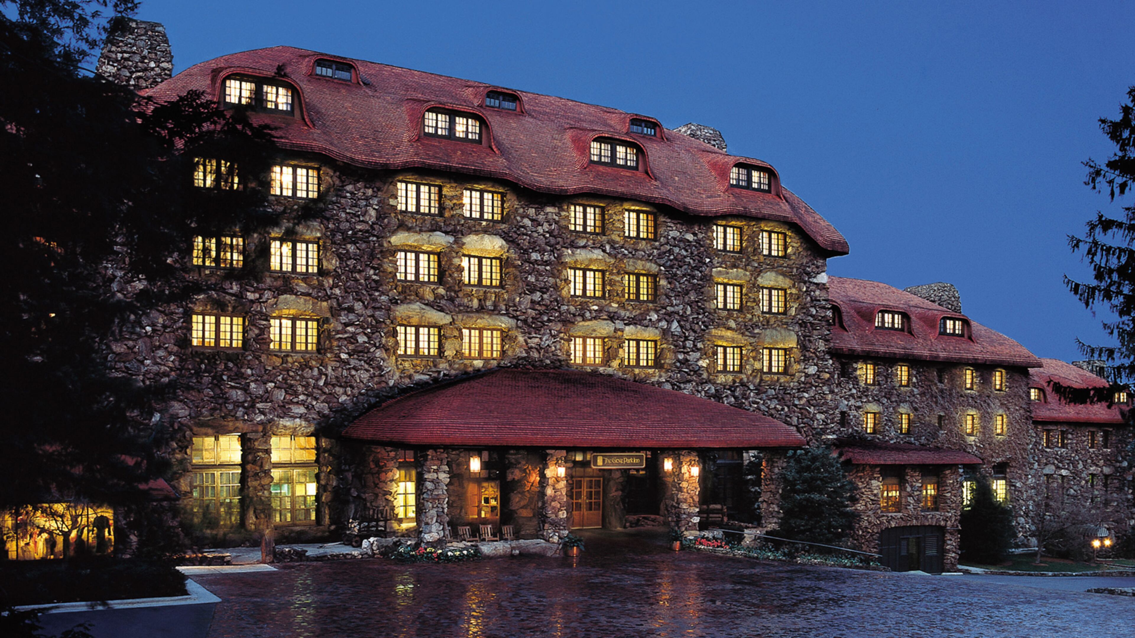 The exterior of the Omni Grove Park Inn in Asheville, North Carolina
