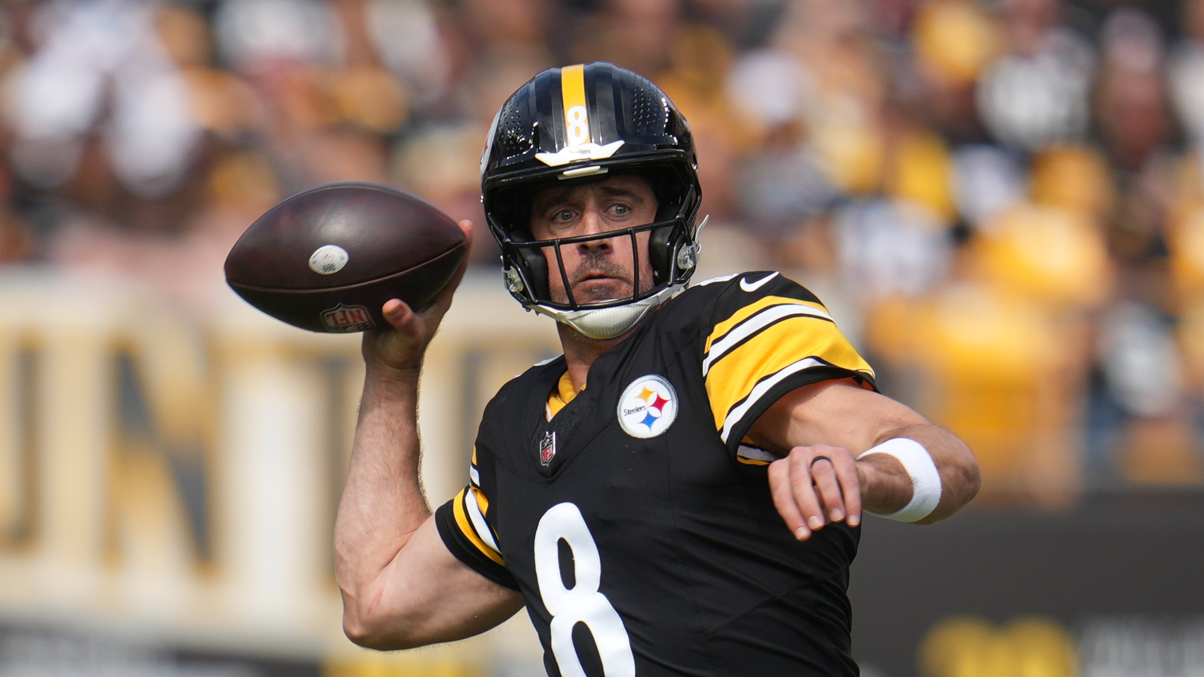 Pittsburgh Steelers quarterback Aaron Rodgers throws a pass during the first half of an NFL football game against the Cincinnati Bengals in Pittsburgh, Sunday, Sept. 27, 2026. (AP Photo/Gene J. Puskar)