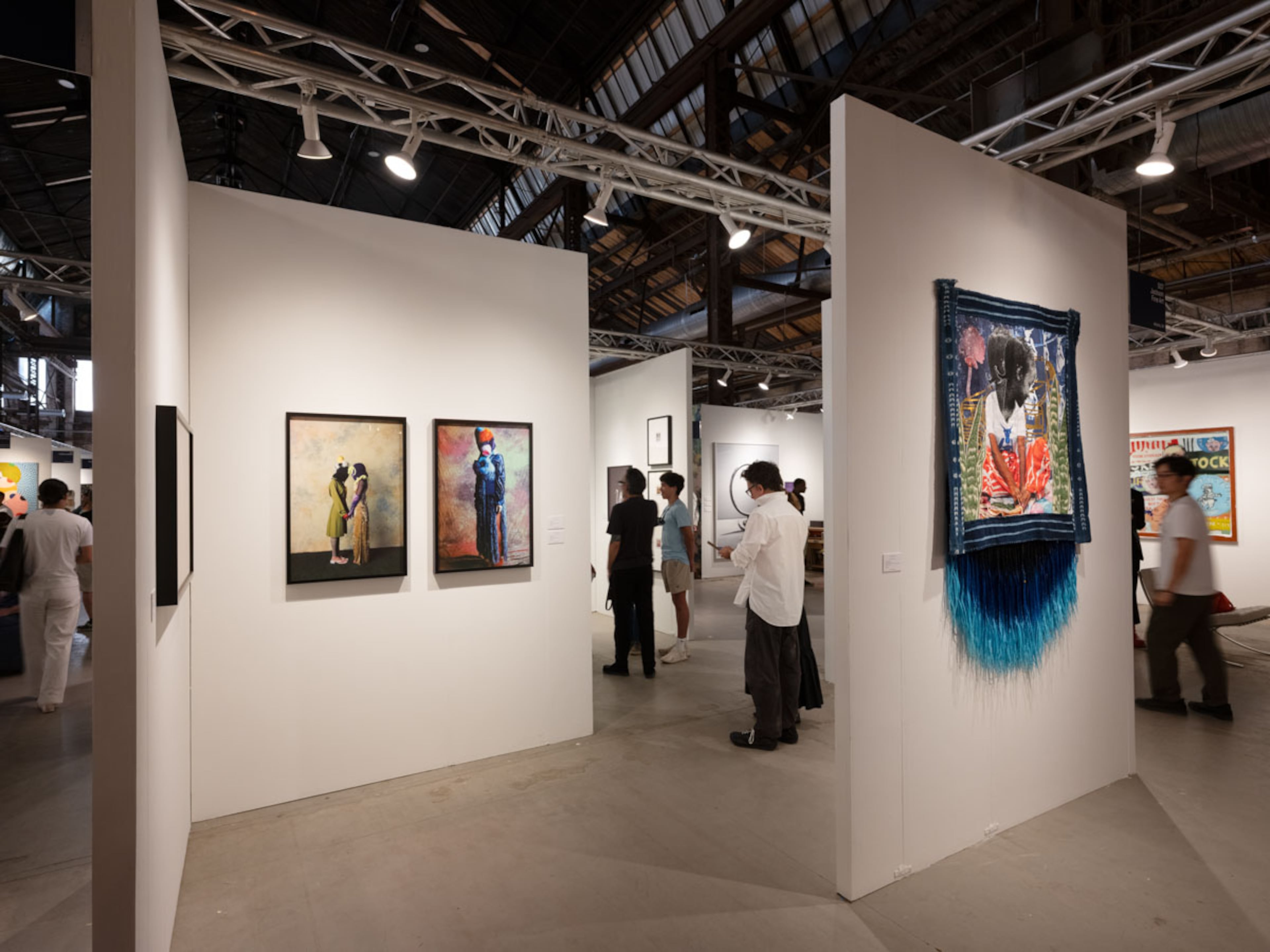 Patrons explore the 2025 Atlanta Art Fair. This year’s event will showcase more than 80 galleries from Georgia, the nation and the world. (Courtesy of Atlanta Art Fair/Walker Bankson)