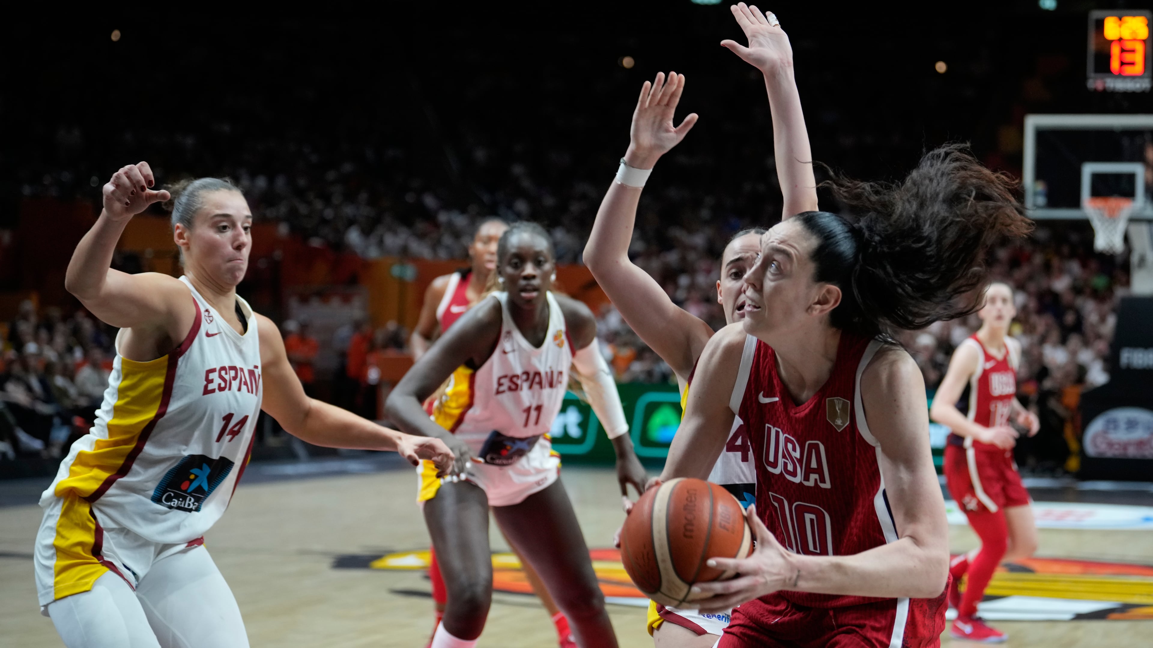 Breanna Stewart, of the United States, goes for a sshot over Spain's Raquel Carrera during the Women's Basketball World Cup semifinal match between the United States and Spain in Berlin, Saturday, Sept. 12, 2026. (AP Photo/Ebrahim Noroozi)
