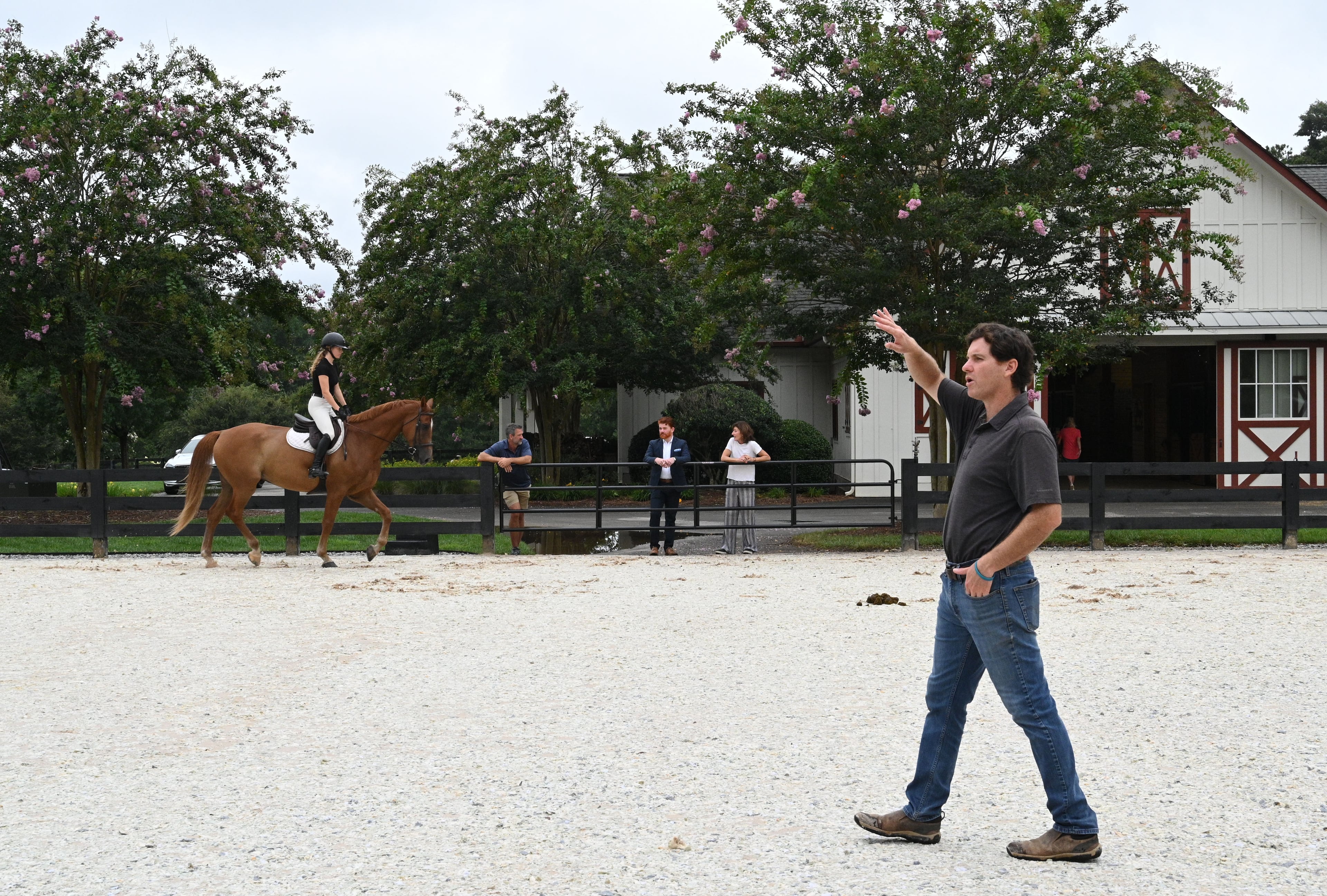 Trainer Daniel Pizarro (foreground) instructs at Hester’s horse farm home in Milton. (Hyosub Shin / Hyosub.Shin@ajc.com)