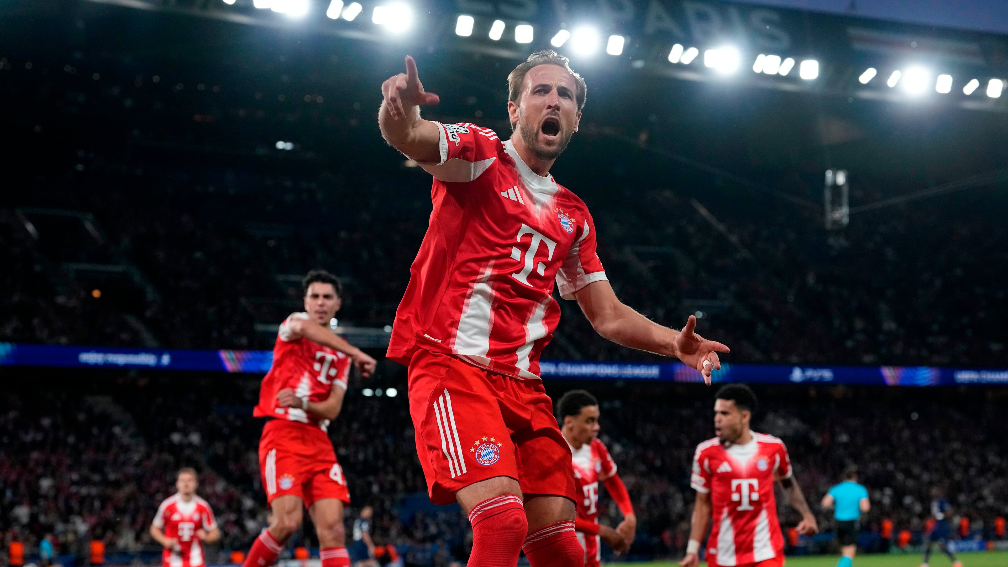 Bayern's Harry Kane celebrates after scoring a penalty, the opening goal of his team during the Champions League semifinal first leg soccer match between Paris Saint-Germain and Bayern Munich in Paris, Tuesday, April 28, 2026. (AP Photo/Christophe Ena)