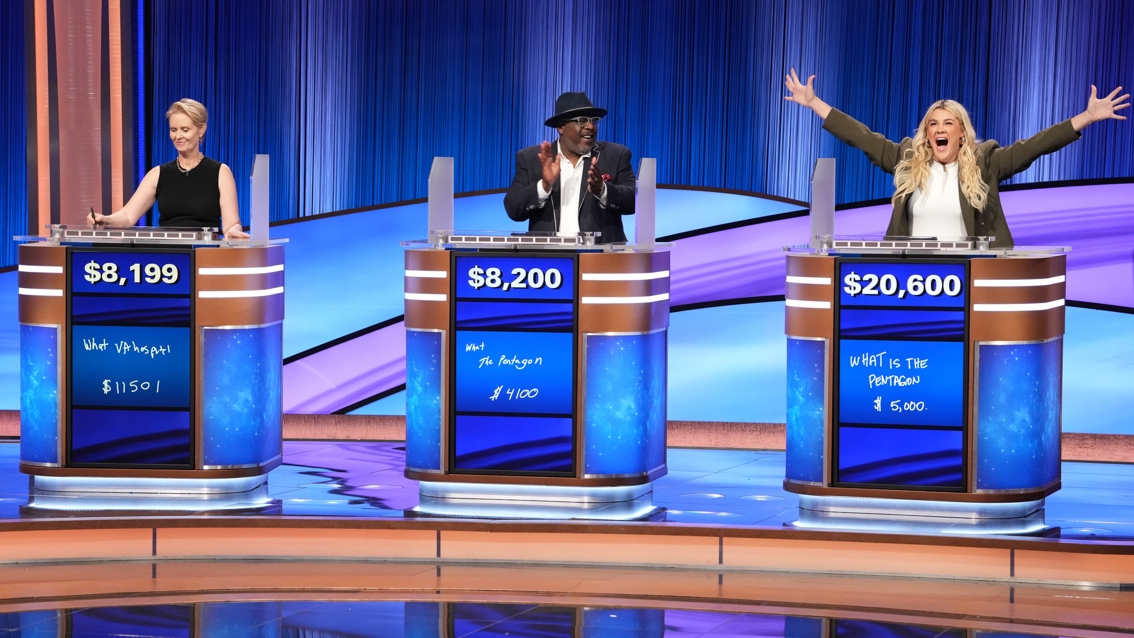 CELEBRITY JEOPARDY! - “Quarterfinal #8: Cynthia Nixon, Cedric the Entertainer and Heather McMahan” - Actress Cynthia Nixon (“And Just Like That…”) and comedians Cedric the Entertainer (“The Neighborhood”) and Heather McMahan (“Son I Never Had”) step up to the podiums on an all-new episode. WEDNESDAY, NOV. 29 (8:00-9:00 p.m. EST), on ABC. (Disney/Eric McCandless)
CYNTHIA NIXON, CEDRIC THE ENTERTAINER, HEATHER MCMAHAN