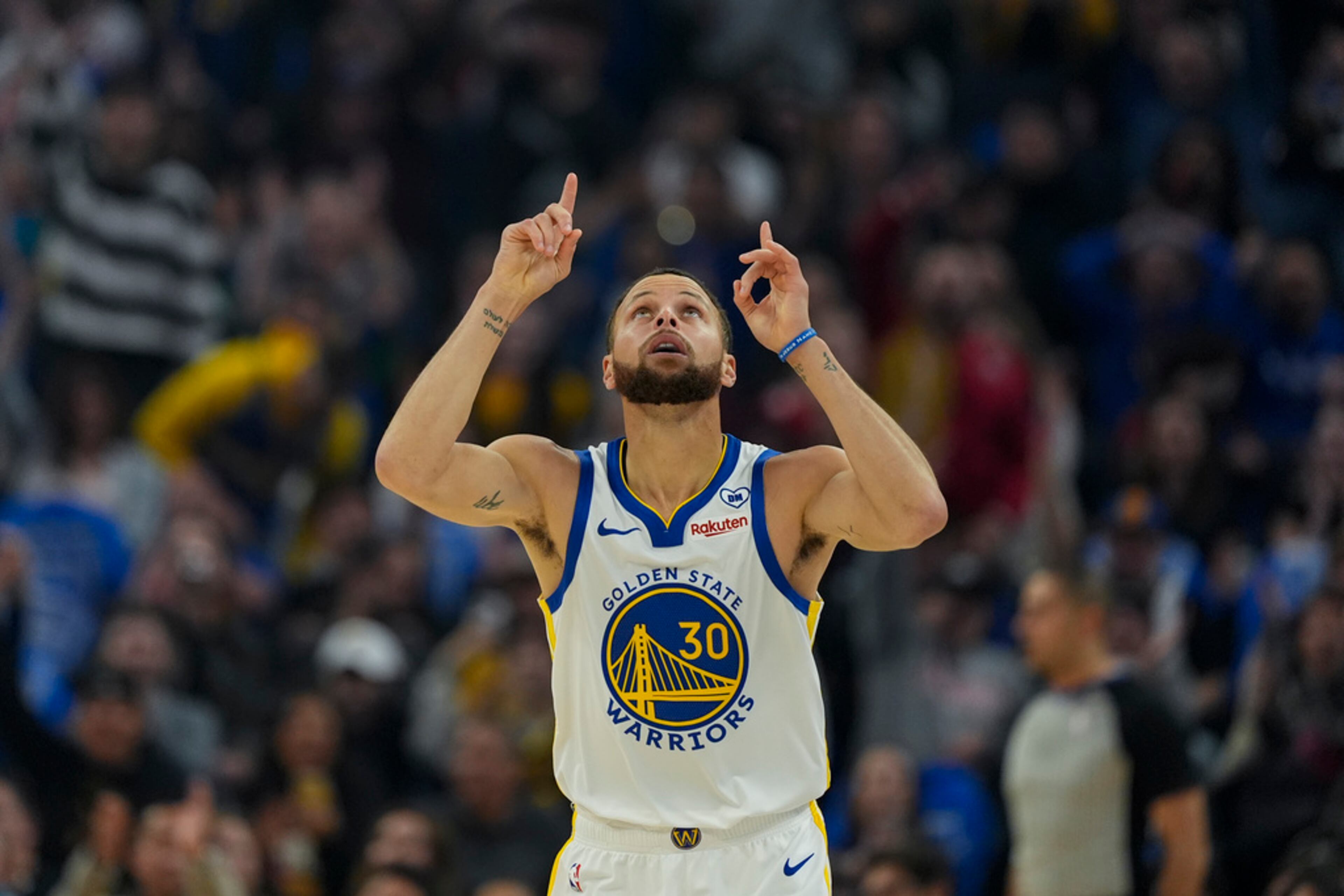 Golden State Warriors guard Stephen Curry reacts after scoring a 3-point basket against the Atlanta Hawks during the first half of an NBA basketball game, Wednesday, Jan. 24, 2024, in San Francisco. (AP Photo/Godofredo A. Vásquez)