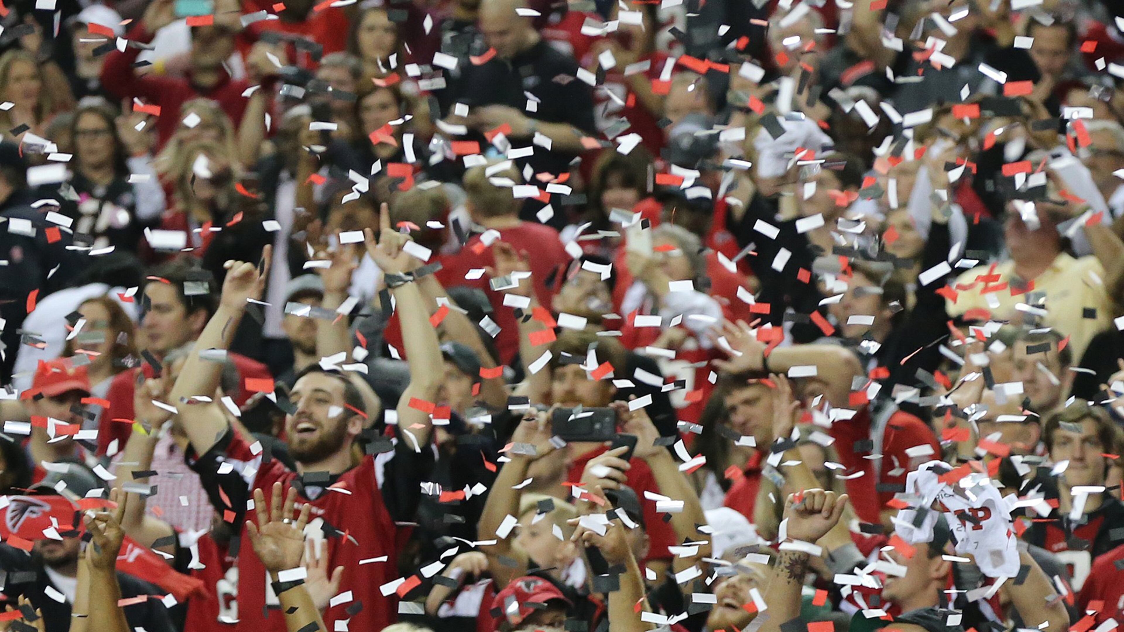 Falcons fans celebrate shellacking the Packers 44-21 in the NFC championship to advance to the Super Bowl. Curtis Compton/ccompton@ajc.com