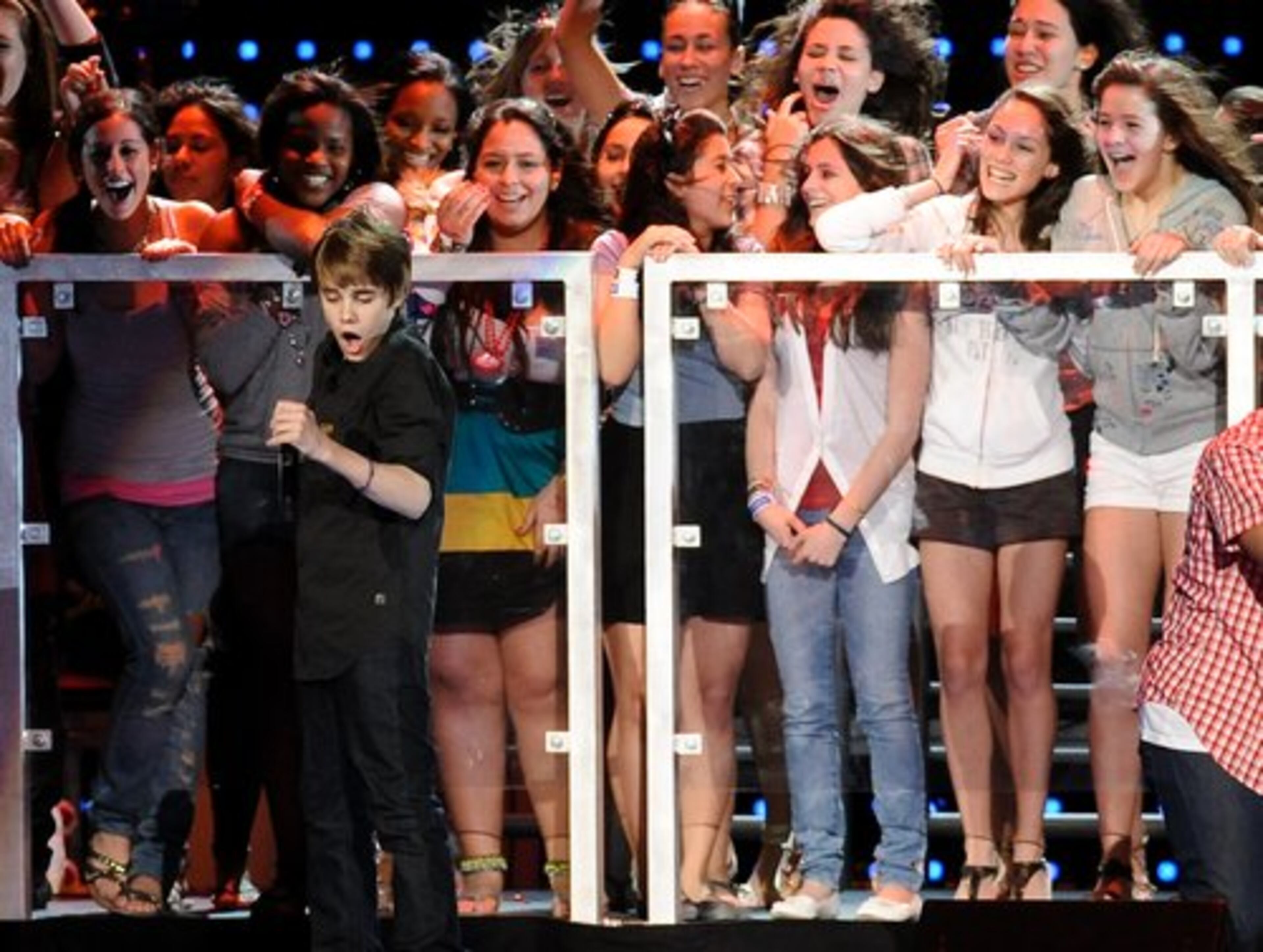 Rihanna fineness aside, some fans were definitely there to scope out Justin Bieber.