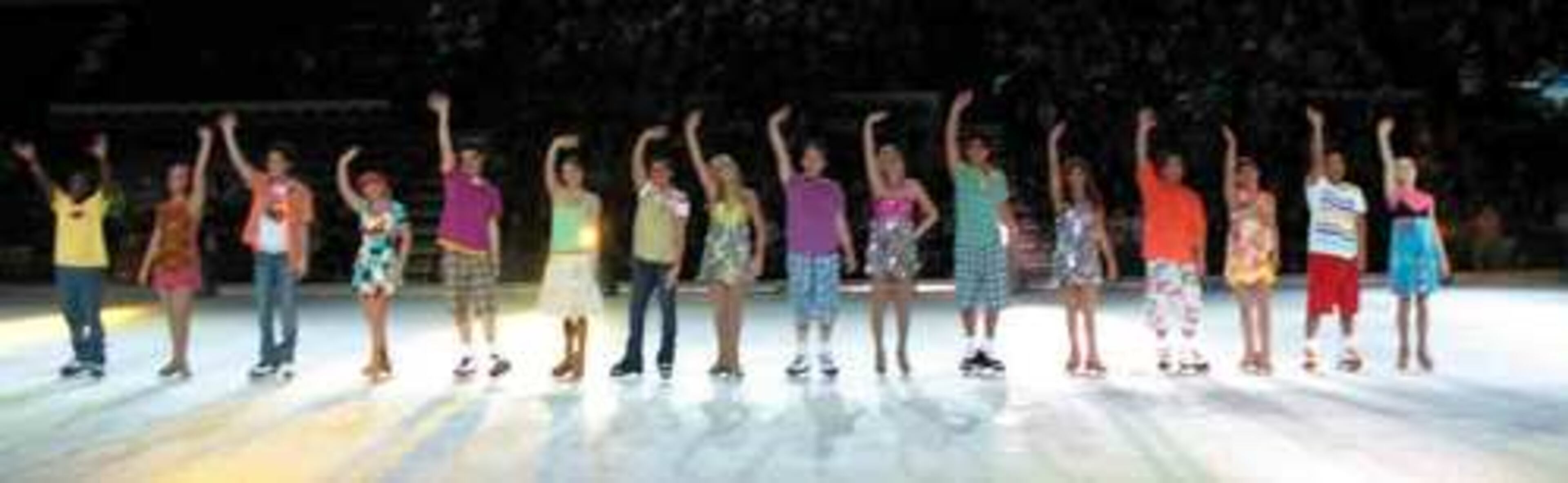 As the show ends (and your wallet contents have been depleted), many of the skaters wave bye-bye.