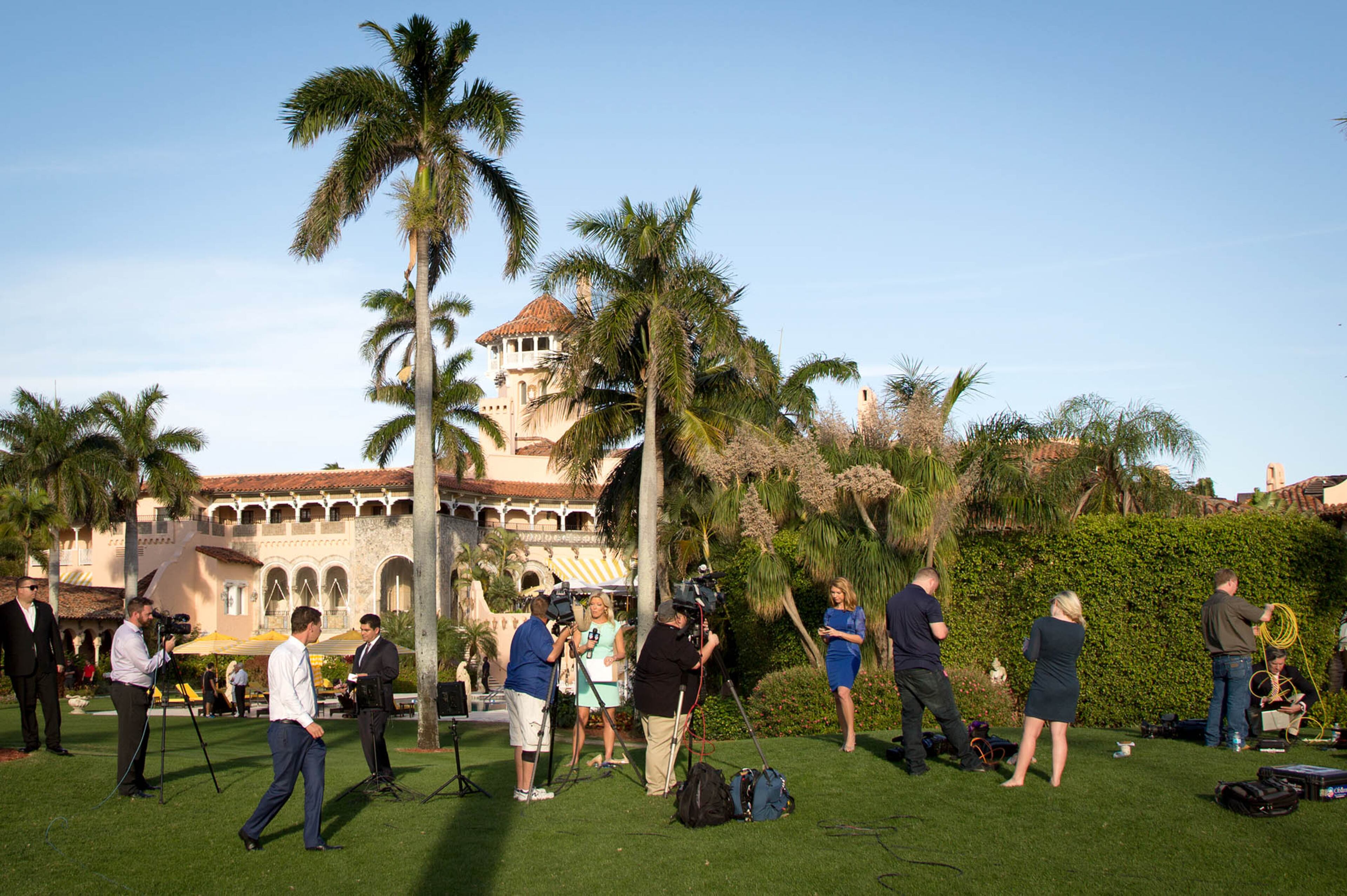 Media gather outside Mar-A-Lago for a Donald J. Trump Super Tuesday press conference in Palm Beach, Florida on March 1, 2016. (Allen Eyestone / Daily News)