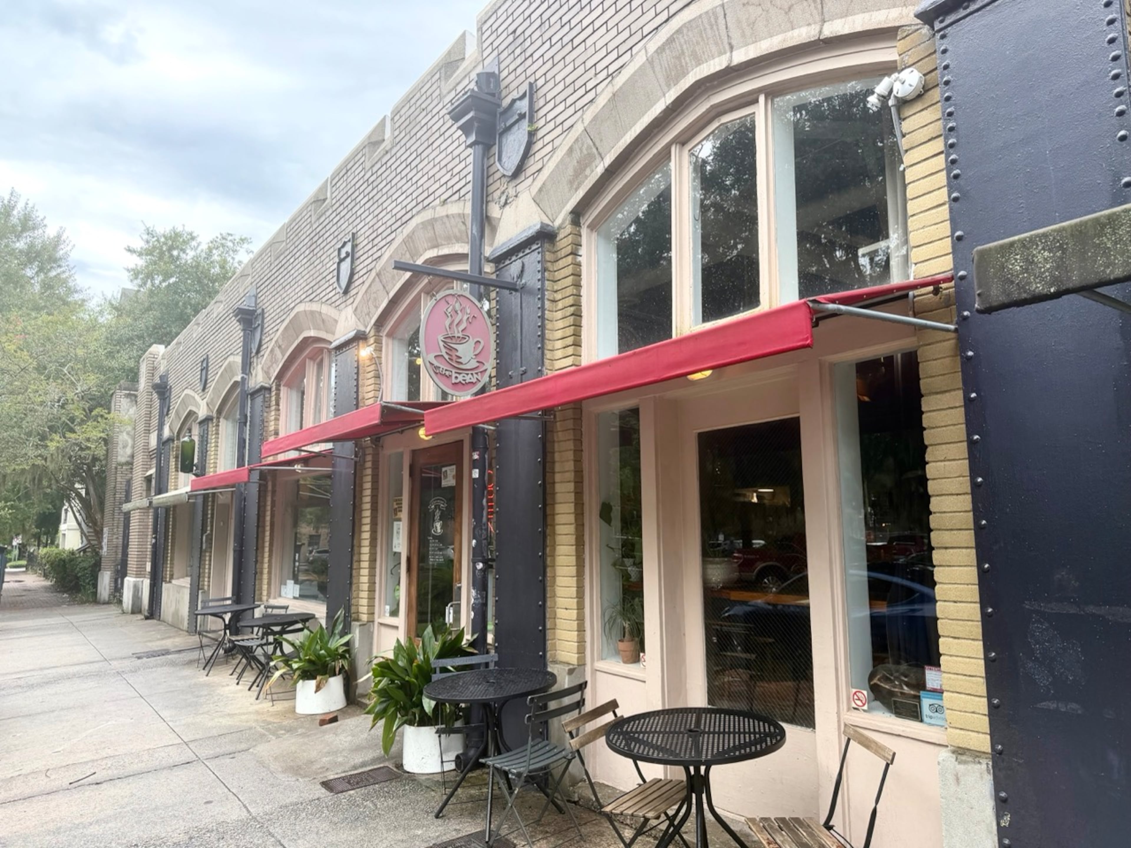 The Sentient Bean opened in 2001 on East Park Avenue in Savannah. (Bill Dawers for the AJC)