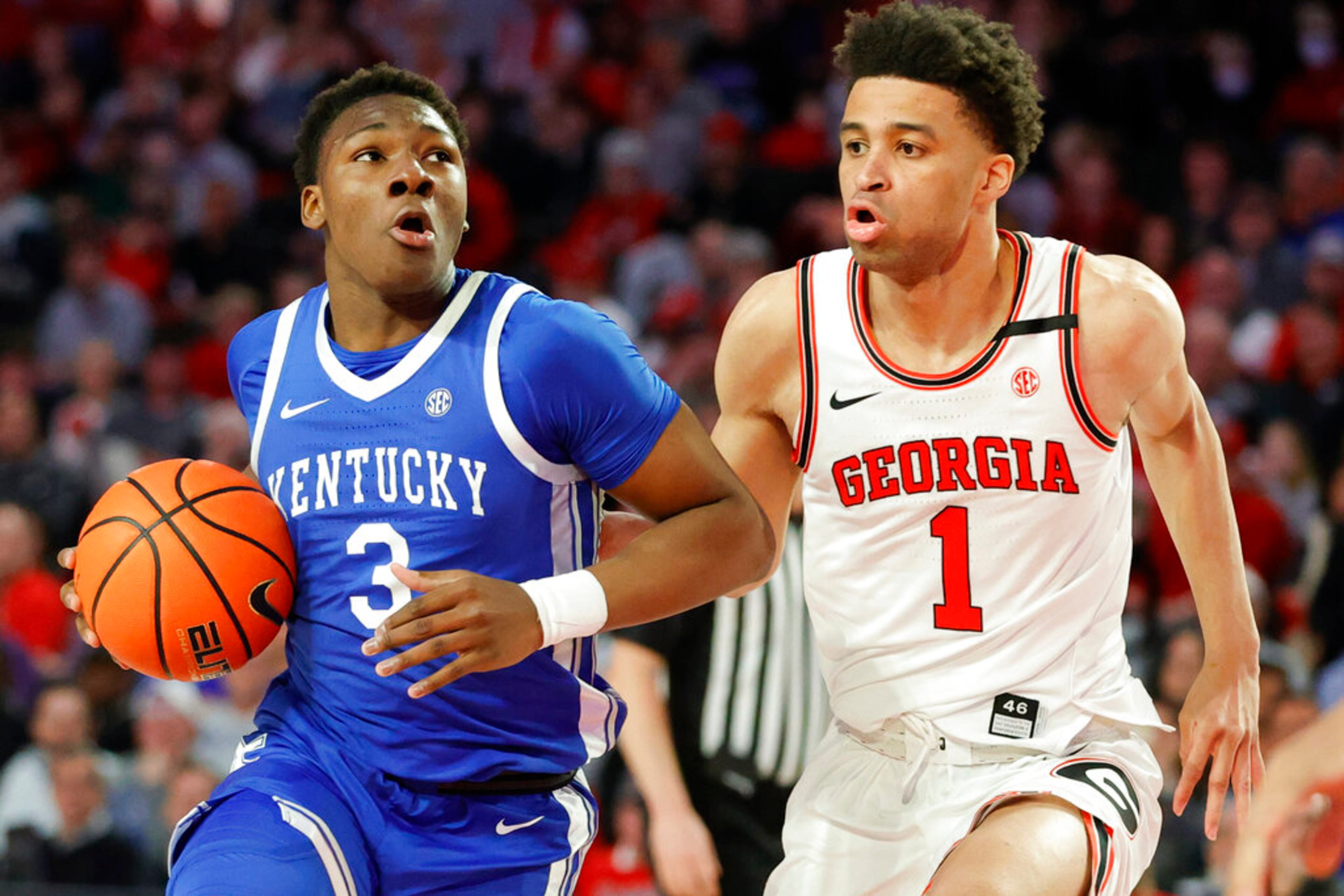 Kentucky guard Adou Thiero, left, dribbles around Georgia guard Jabri Abdur-Rahim, right, during the first half of an NCAA college basketball game, Saturday, Feb. 11, 2023, in Athens, Ga. (AP Photo/Alex Slitz)