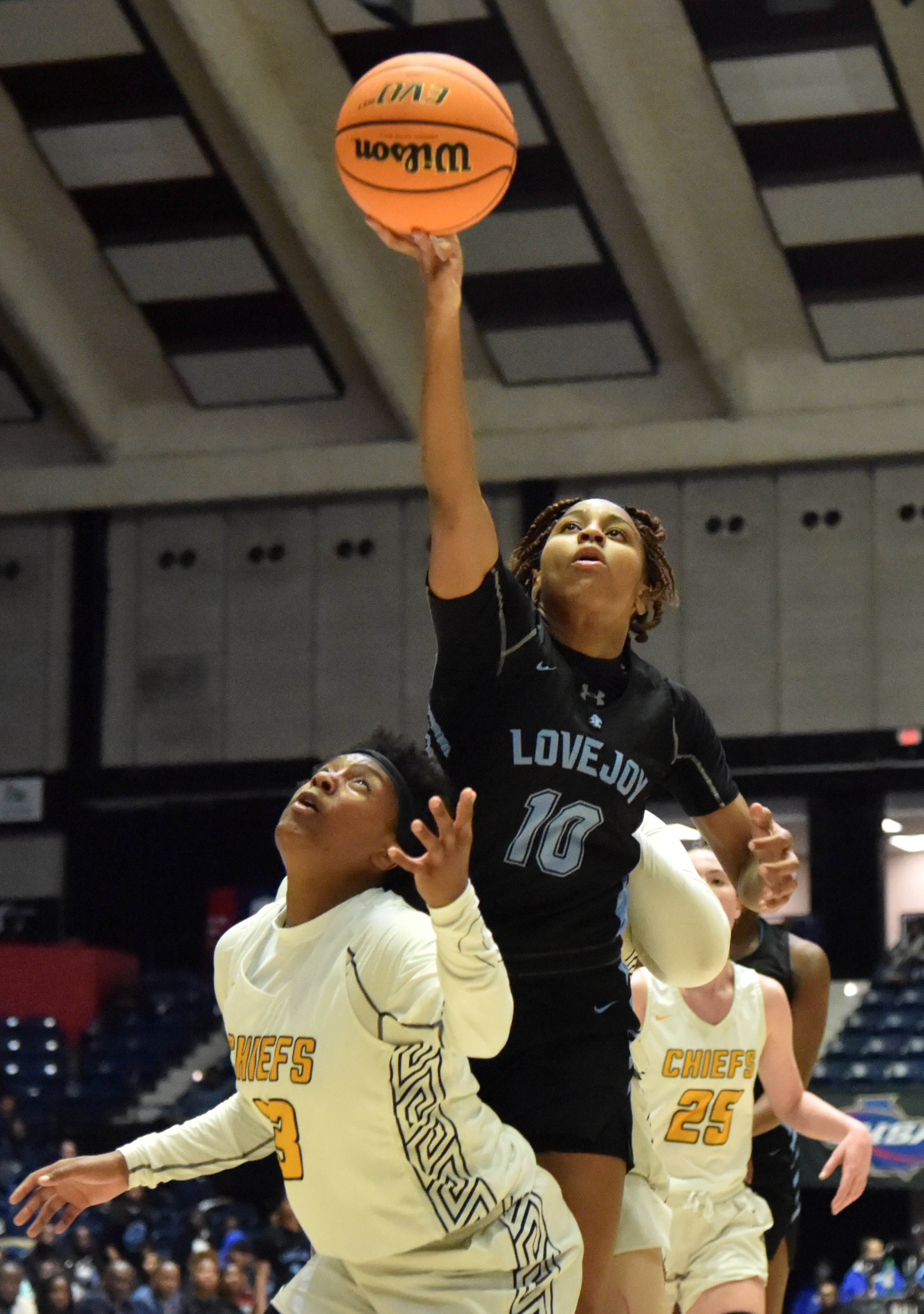 March 11, 2022 Macon - Lovejoy's Layla Hood (10) goes in for a lay-up over Sequoyah's A'ryn Jackson (13) during the 2022 GHSA State Basketball Class AAAAAA Girls Championship game at the Macon Centreplex in Macon on Friday, March 11, 2022. (Hyosub Shin / Hyosub.Shin@ajc.com)