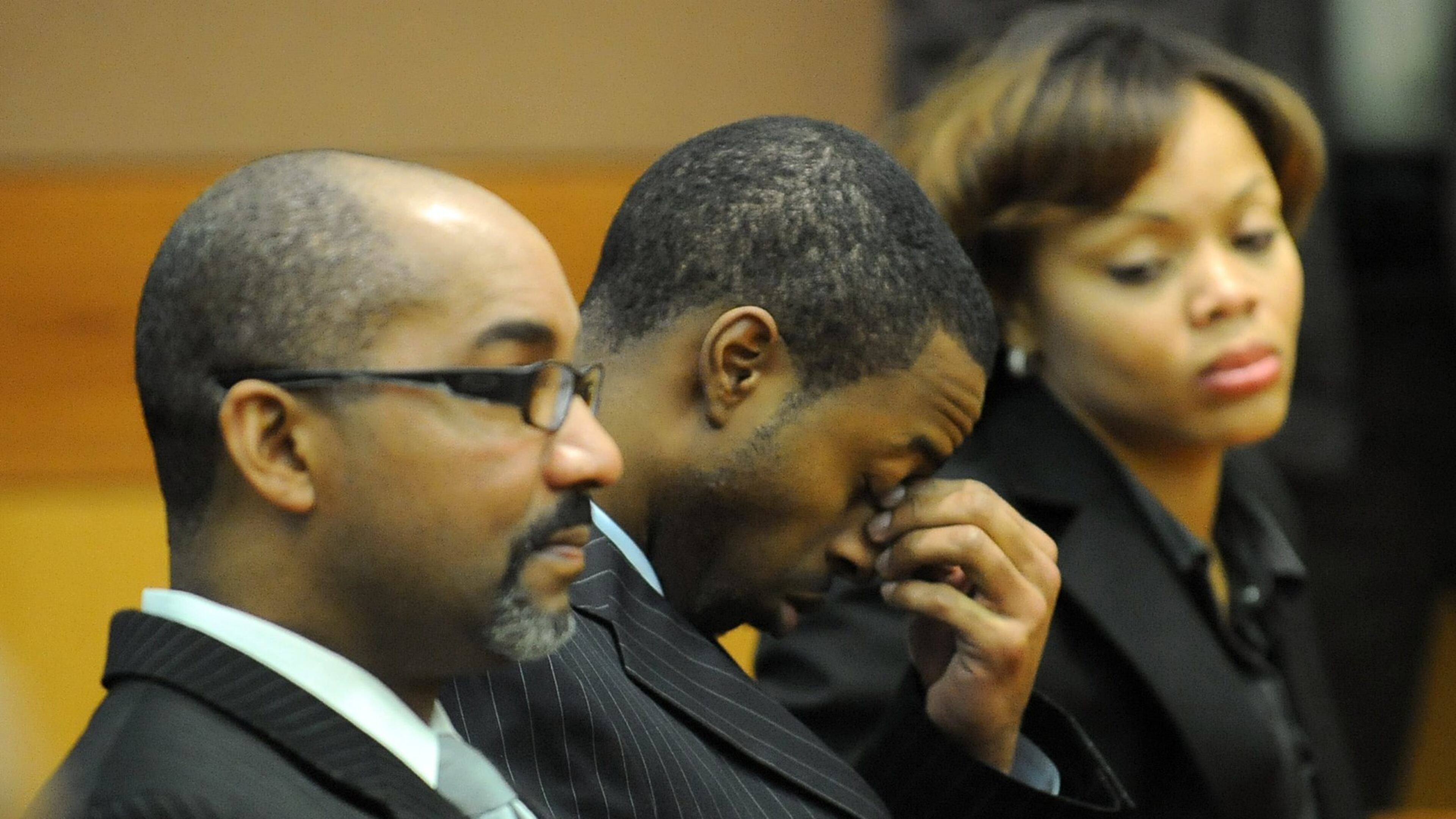 Devonni Manuel Benton (center) reacts as Superior Court Judge T. Jackson Bedford addresses the jury during his trial in 2009. Benton was found guilty of murdering Jasmine Lynn and sentenced to life in prison. HYOSUB SHIN / HSHIN@AJC.COM