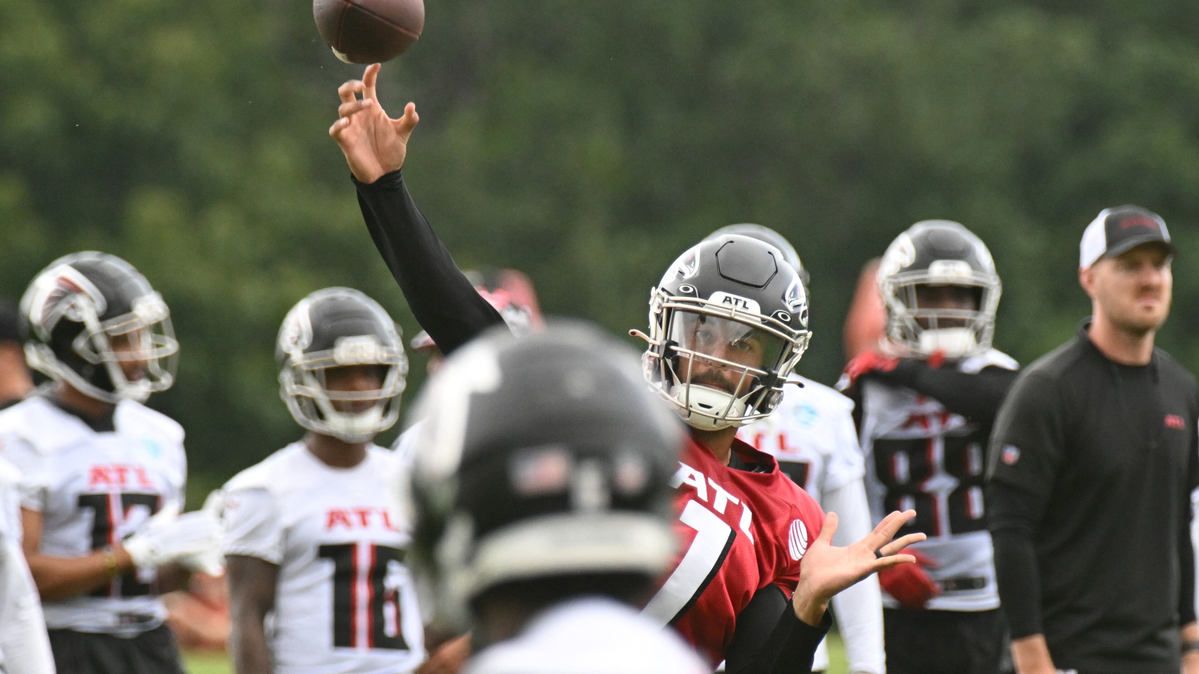 Falcons quarterback Marcus Mariota is ready to lead the team in 2022. (Hyosub Shin / Hyosub.Shin@ajc.com)