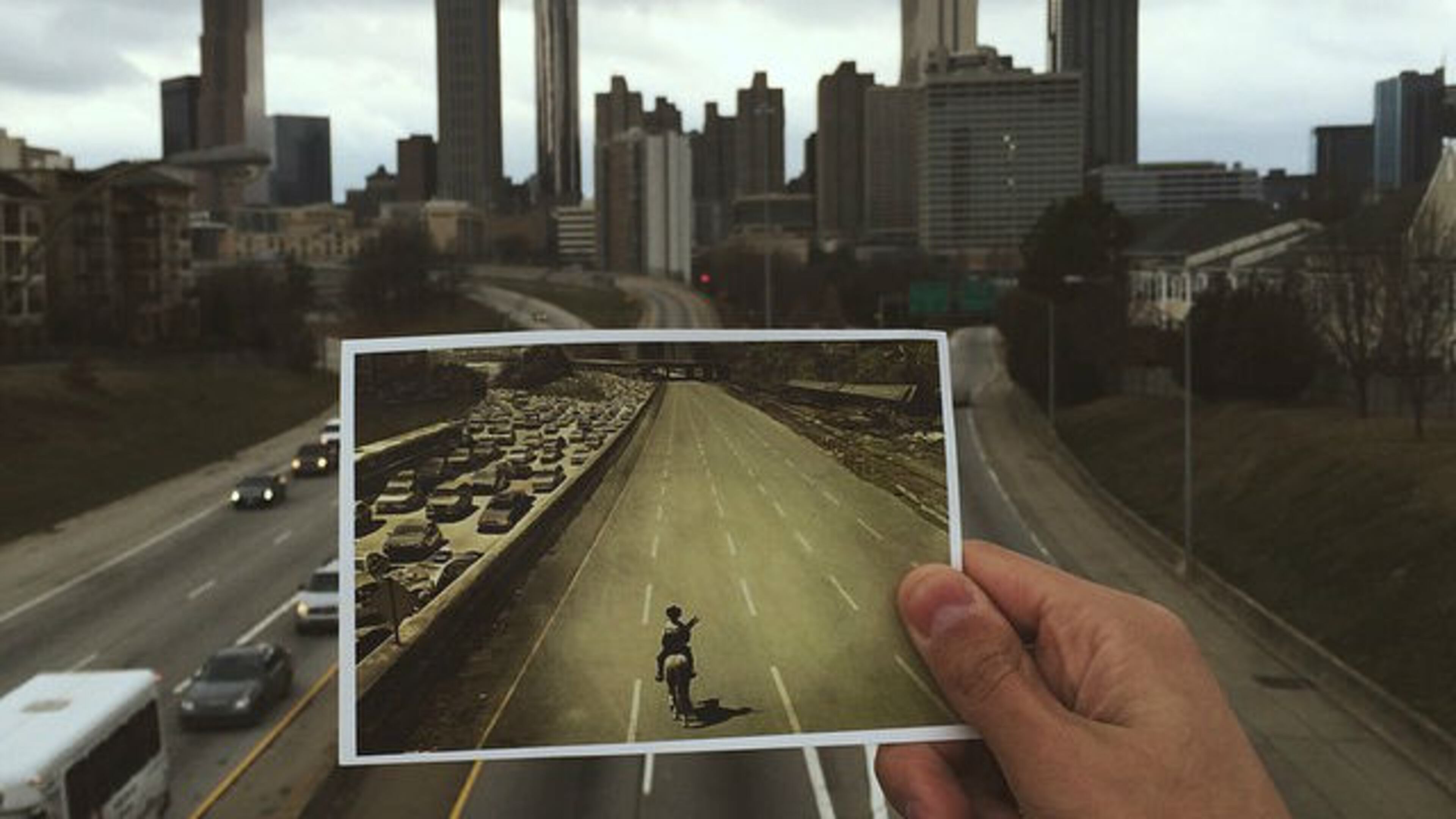 Digital animators took steps to alter the scenery in downtown Atlanta without distracting from 'The Walking Dead' storyline.