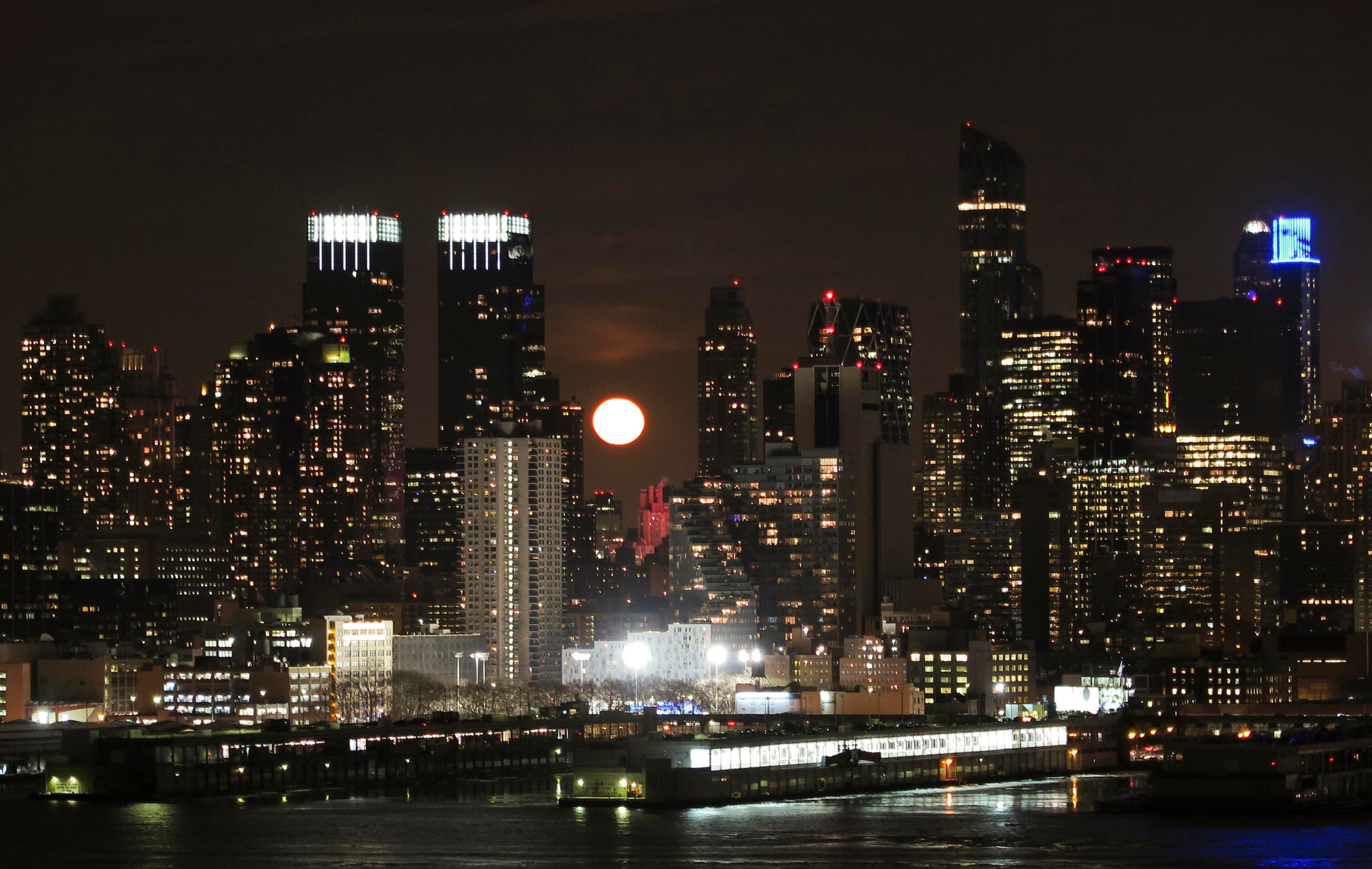 The moon rises behind the skyline of New York, as seen from Weehawken, New Jersey, March 6, 2015. REUTERS/Pawel Kopczynski