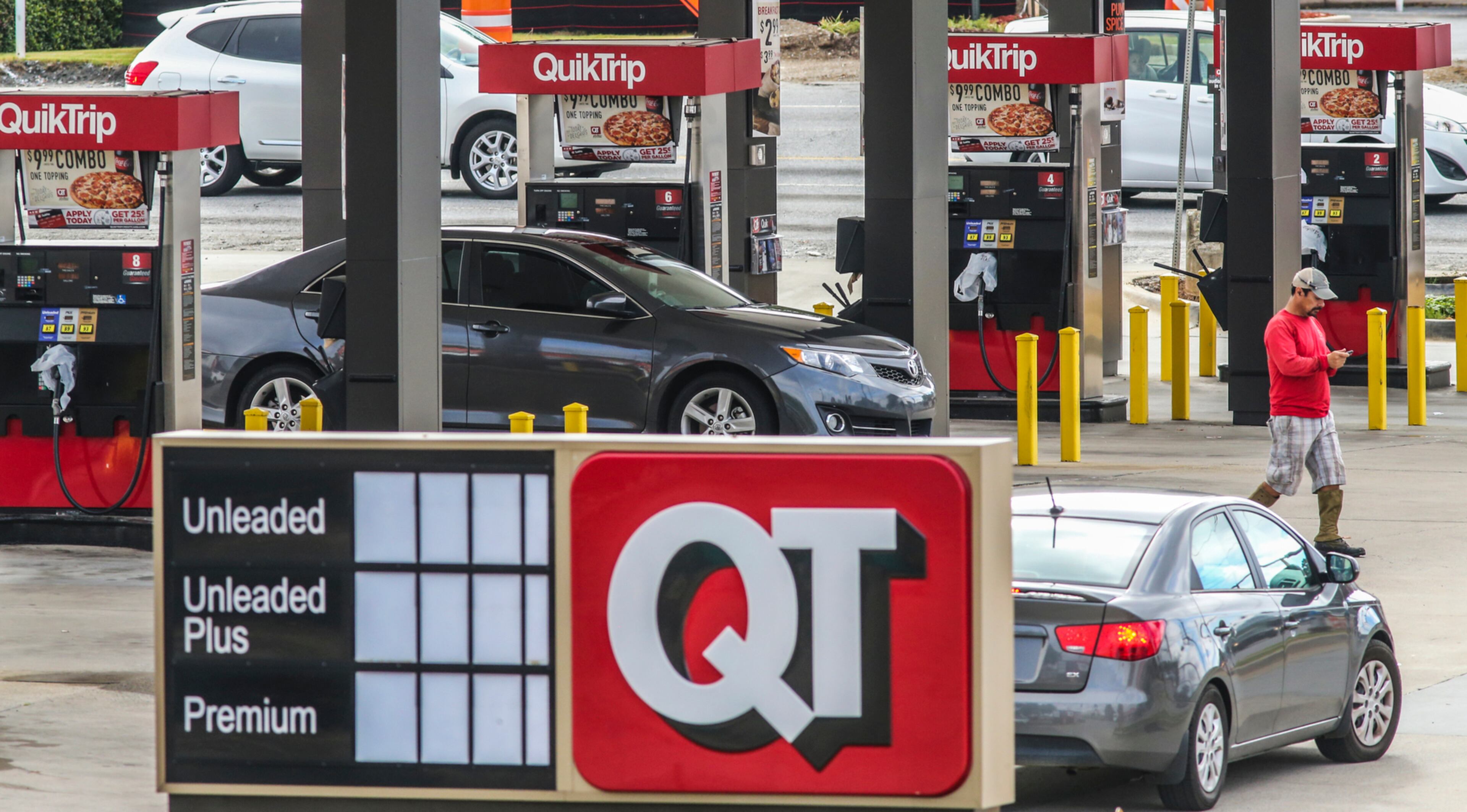 File photo of QuikTrip at Cumberland Blvd. and Spring Road in Smyrna. QuikTrip is hiring.
JOHN SPINK /JSPINK@AJC.COM