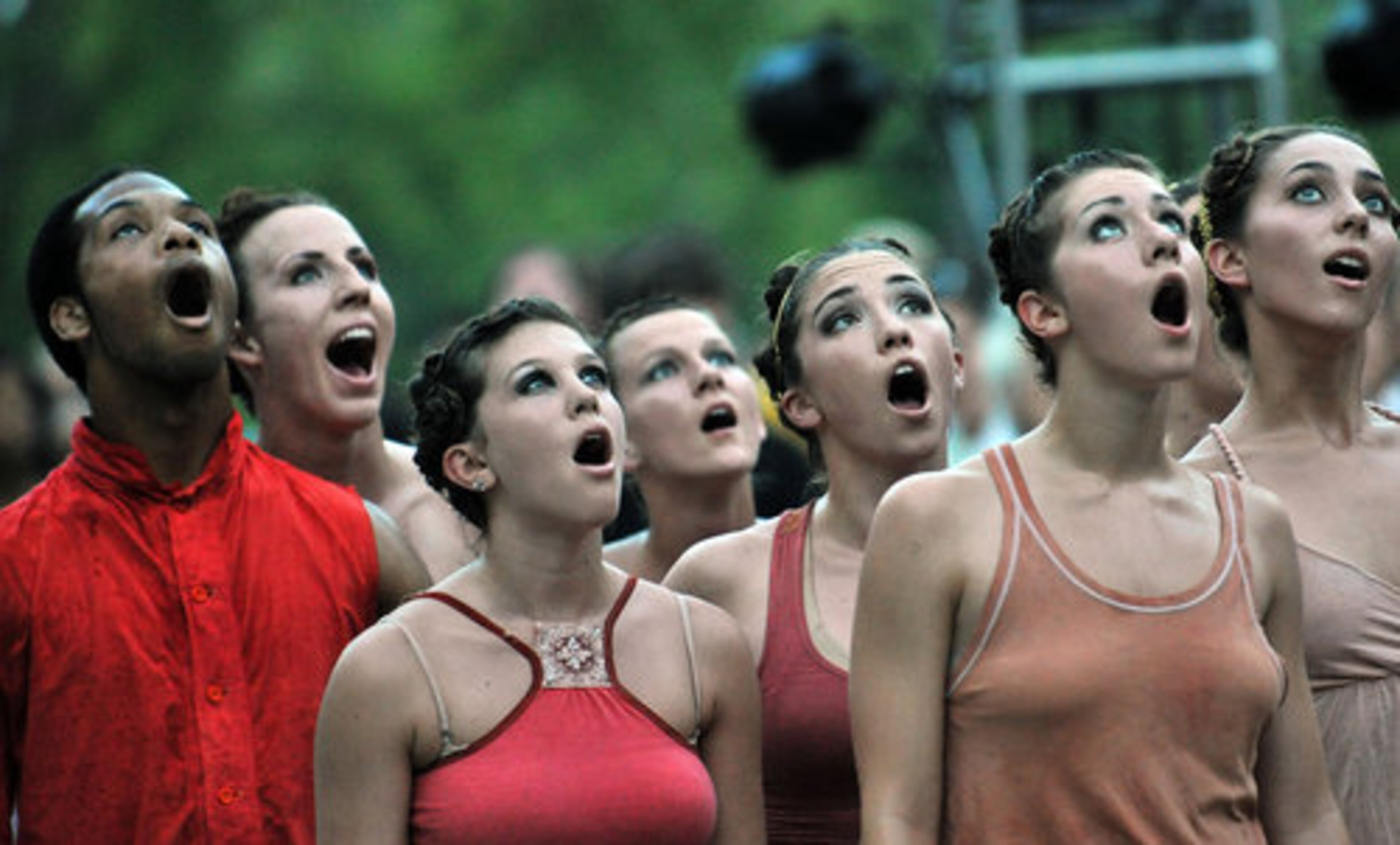 Artists perform "Sculpting Ground" during Roem.