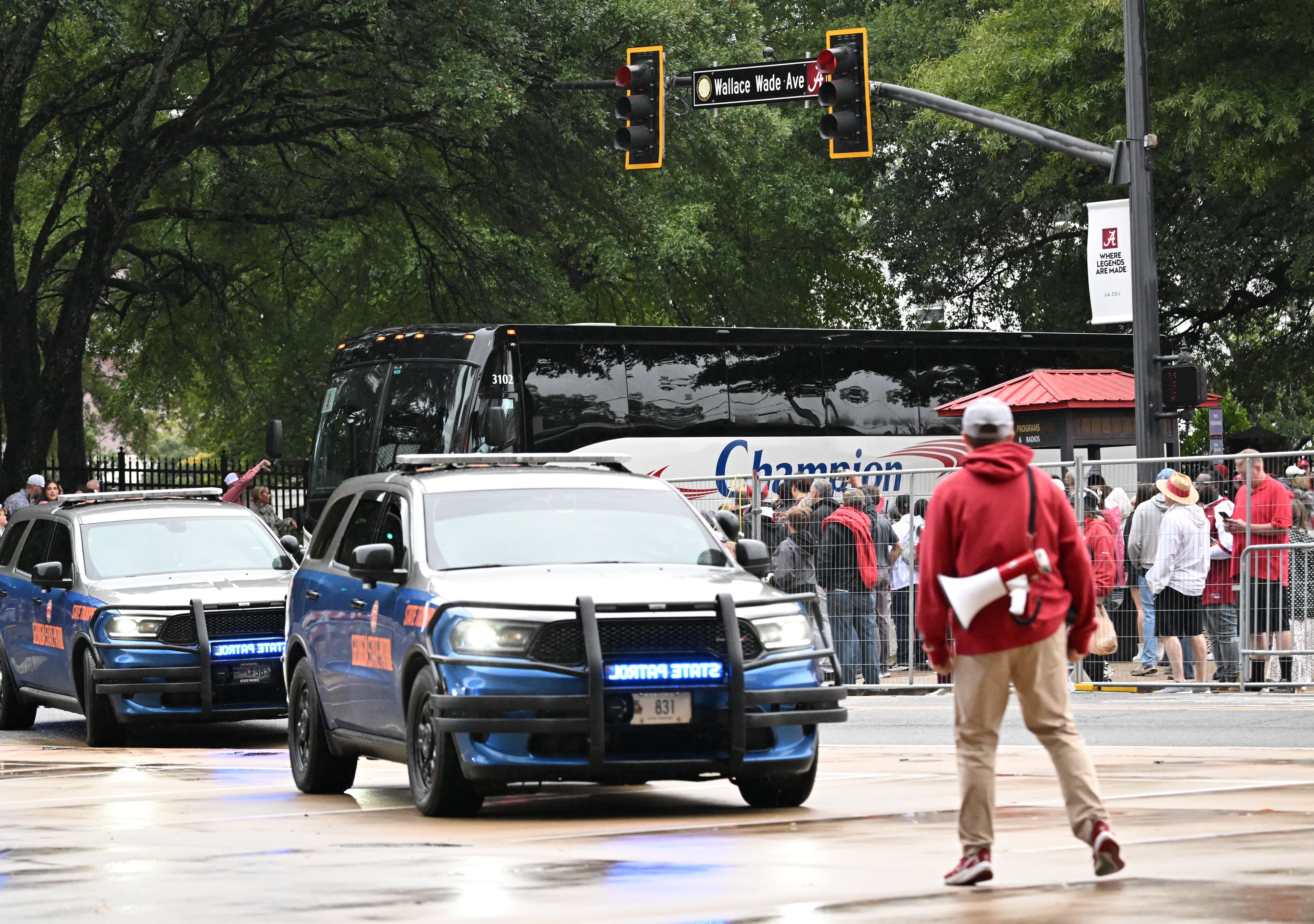 Georgia players and coaching staff arrive before an NCAA football game against Alabama at Bryant-Denny Stadium on Saturday, Oct. 10, 2026, in Tuscaloosa, Alabama. (Hyosub Shin/AJC)