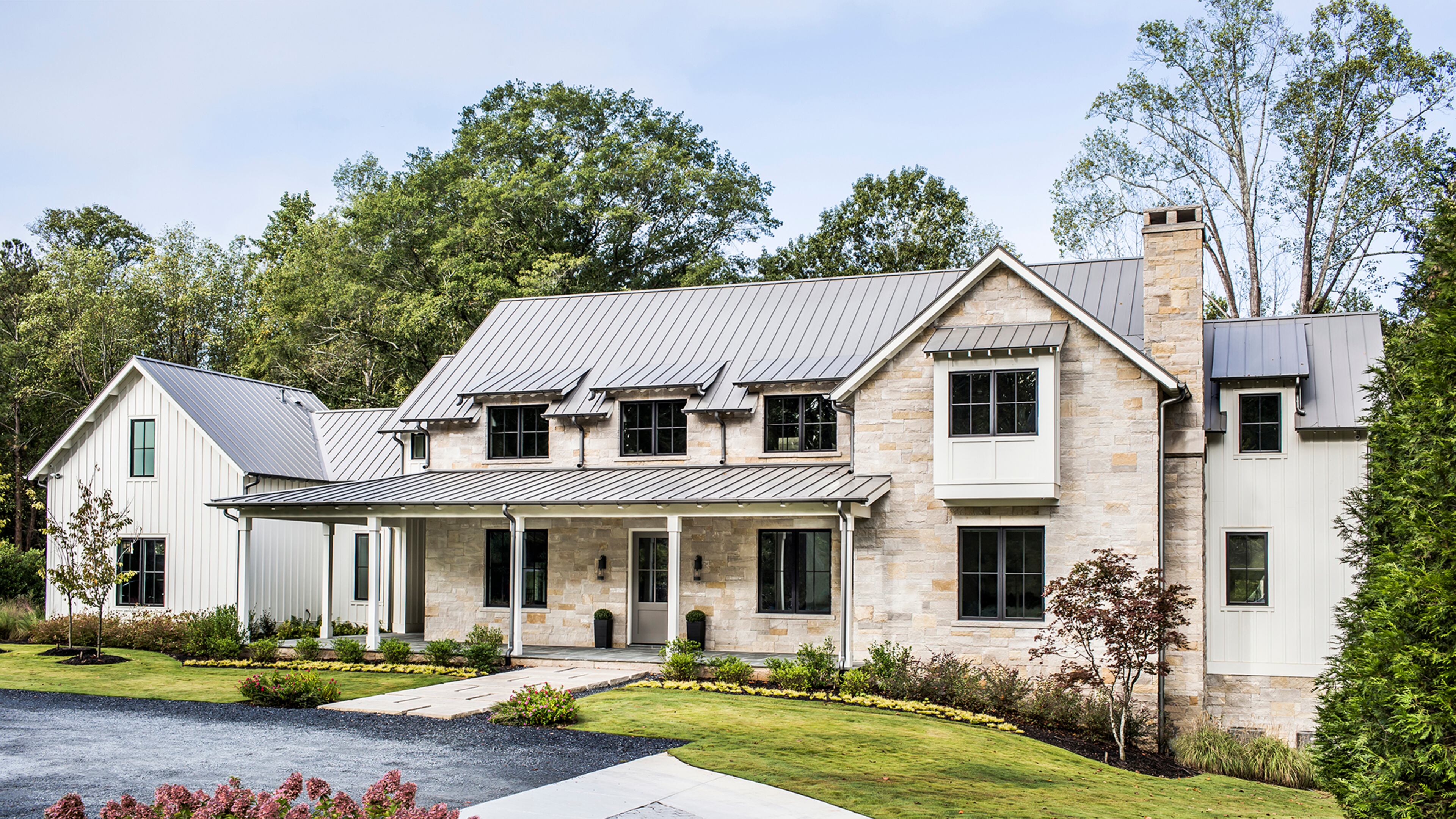 A mix of materials helps create a riff on the modern-farmhouse exterior. Photo: Courtesy of Harrison Design / Jeff Herr