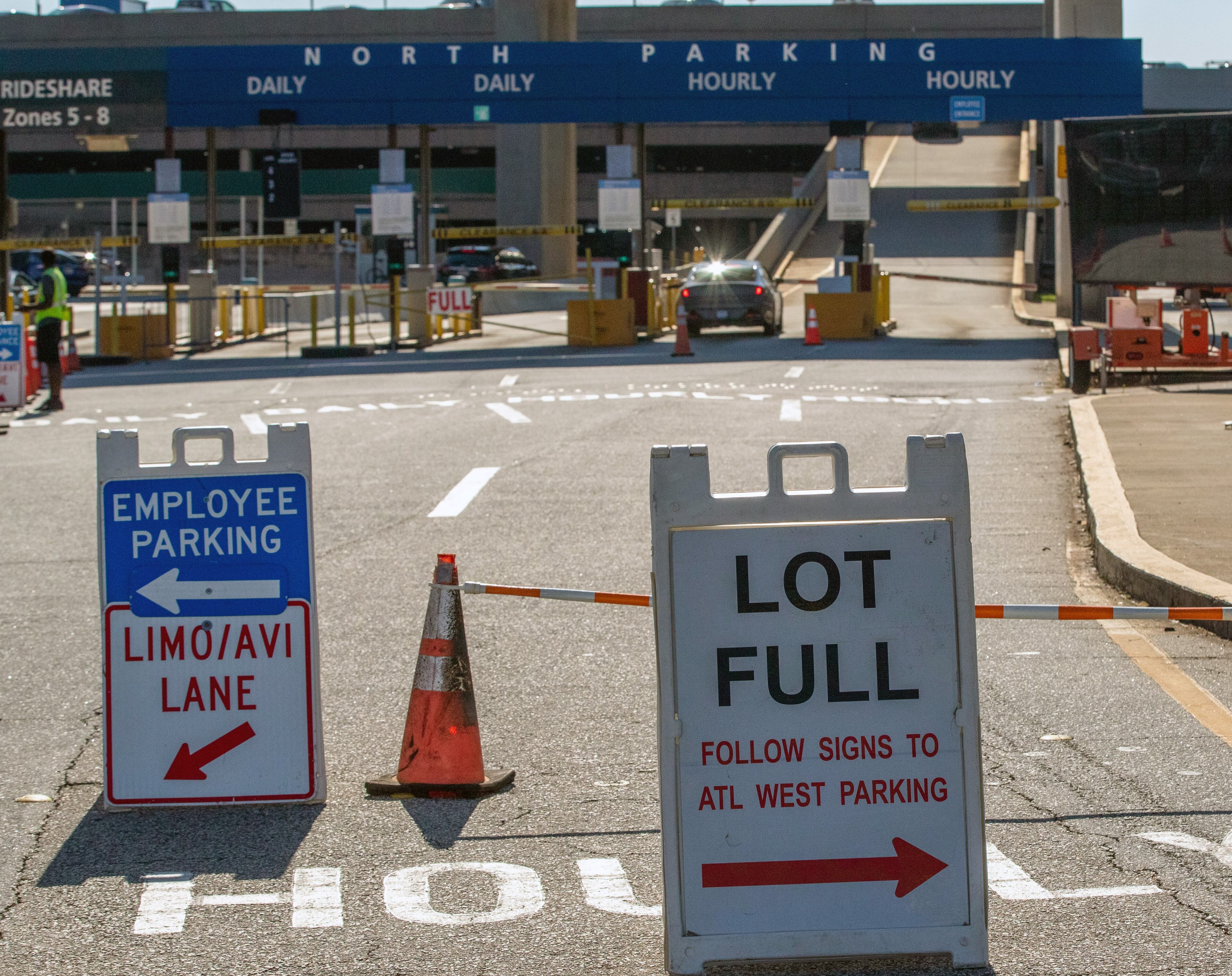 The south lot hourly parking deck at Hartsfield Jackson international airport was full Wednesday, June 22, 2022. Steve Schaefer / steve.schaefer@ajc.com)