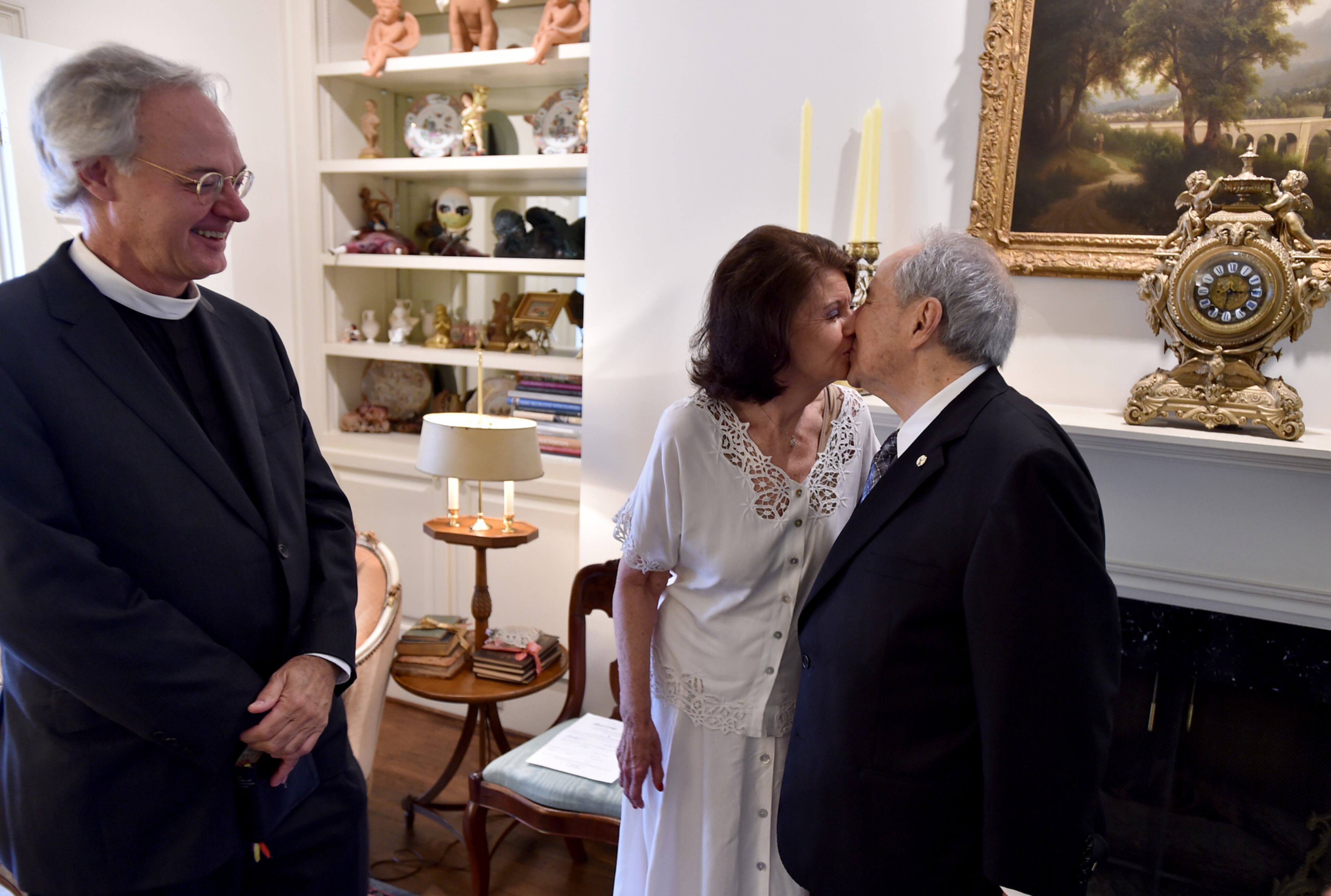 September 21, 2016 Atlanta: Former Atlanta mayor Sam Massell, 89 years-old, kisses his new bride Sandra Gordy, 70, during a private wedding ceremony in his Bulkhead home Wednesday September 21, 2017. Father Sam Candler, left, and Rabbi Peter Berg co-officiated the ceremony. The couple have been friends and business affiliates for 32 years. BRANT SANDERLIN/BSANDERLIN@AJC.COM