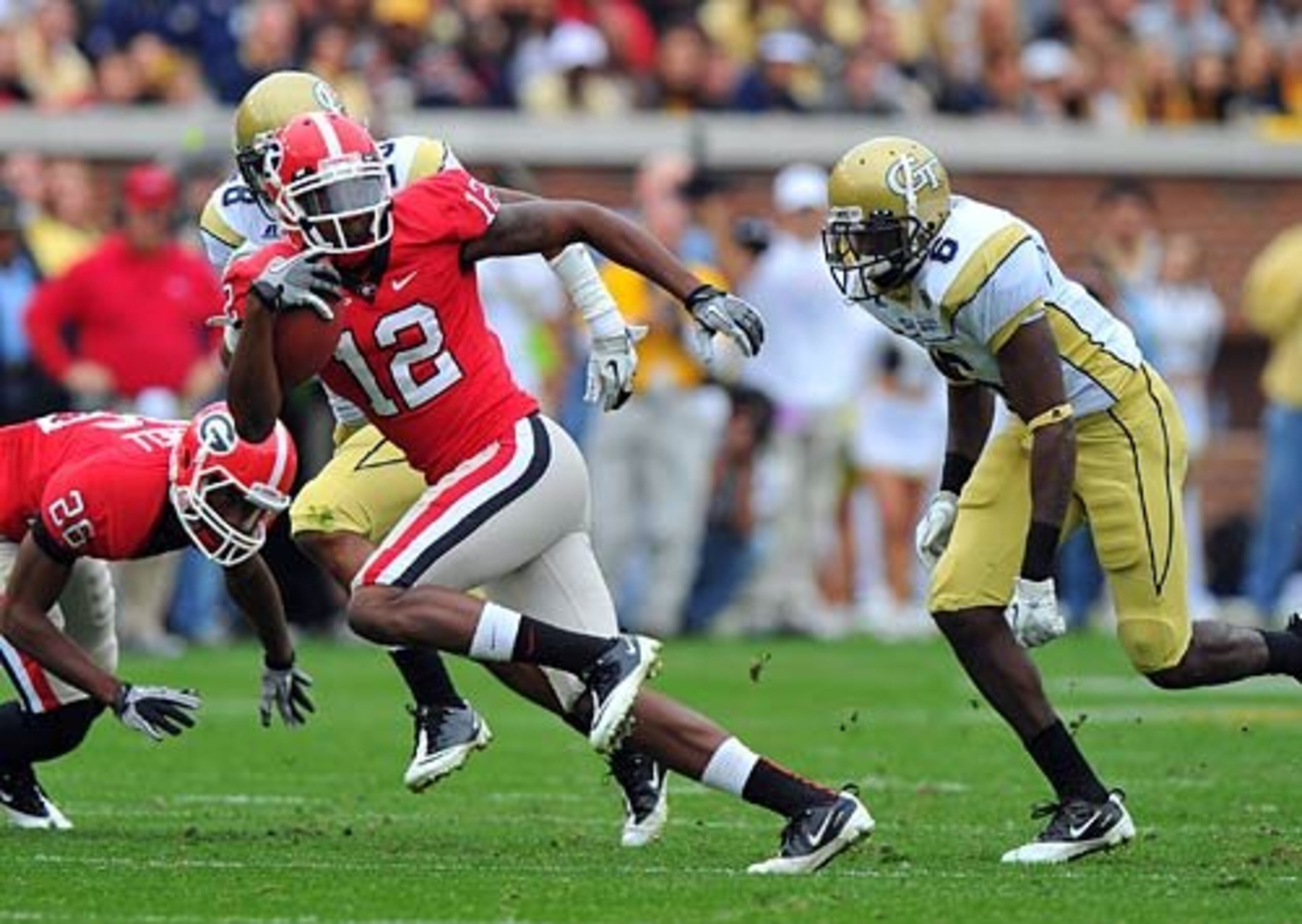 Georgia receiver Tavarres King runs for a first down after hauling in a pass from quarterback Aaron Murray.