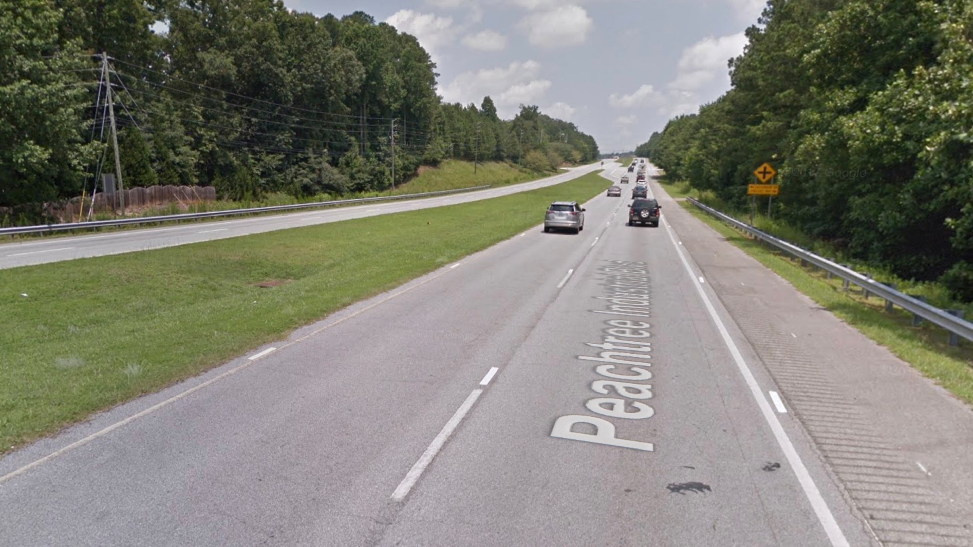 Suwanee has awarded a $ 126,535 contract for the Peachtree Industrial Median Project. Google Maps